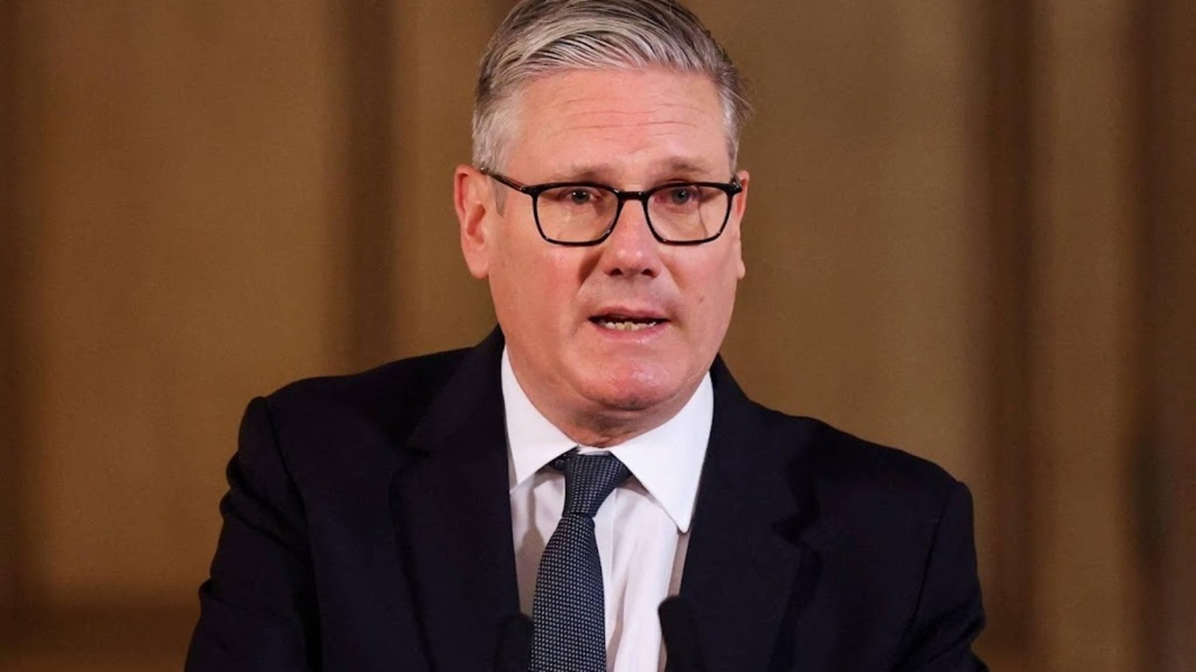 British media: Ministers call on Starmer to step down