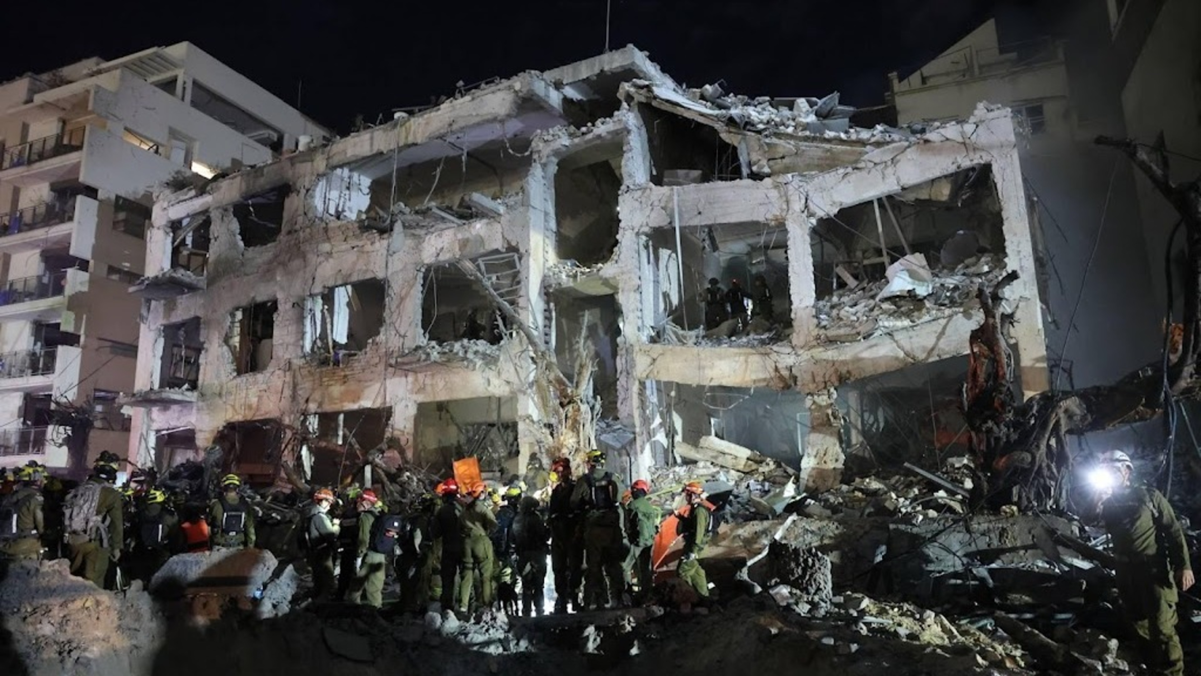 One dead and several injured in Iranian attack on Tel Aviv