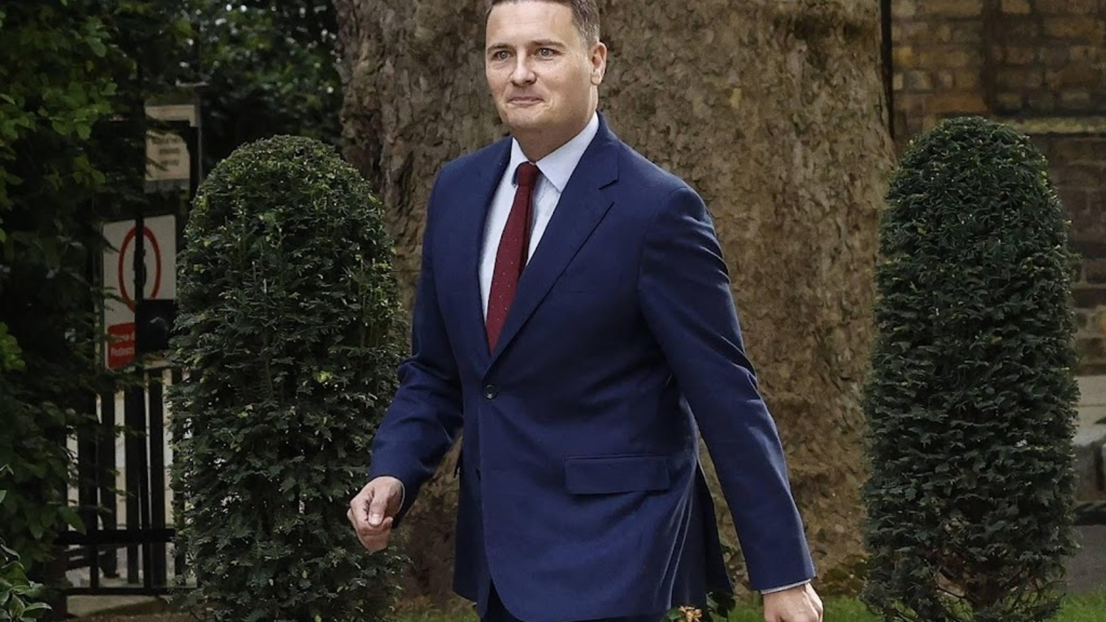 British minister resigns: lost confidence in Starmer
