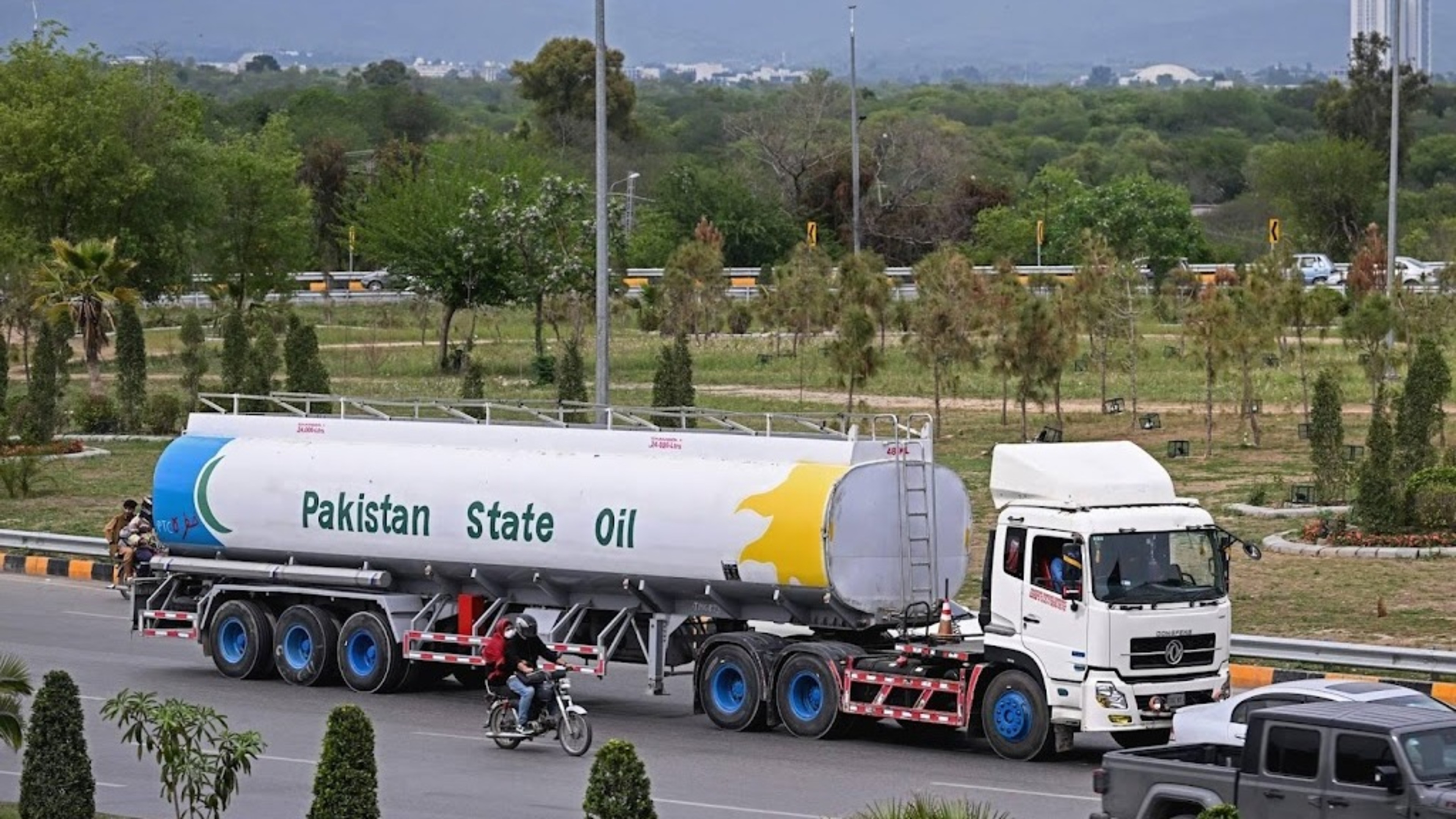 Iran allows 20 Pakistani ships through Strait of Hormuz