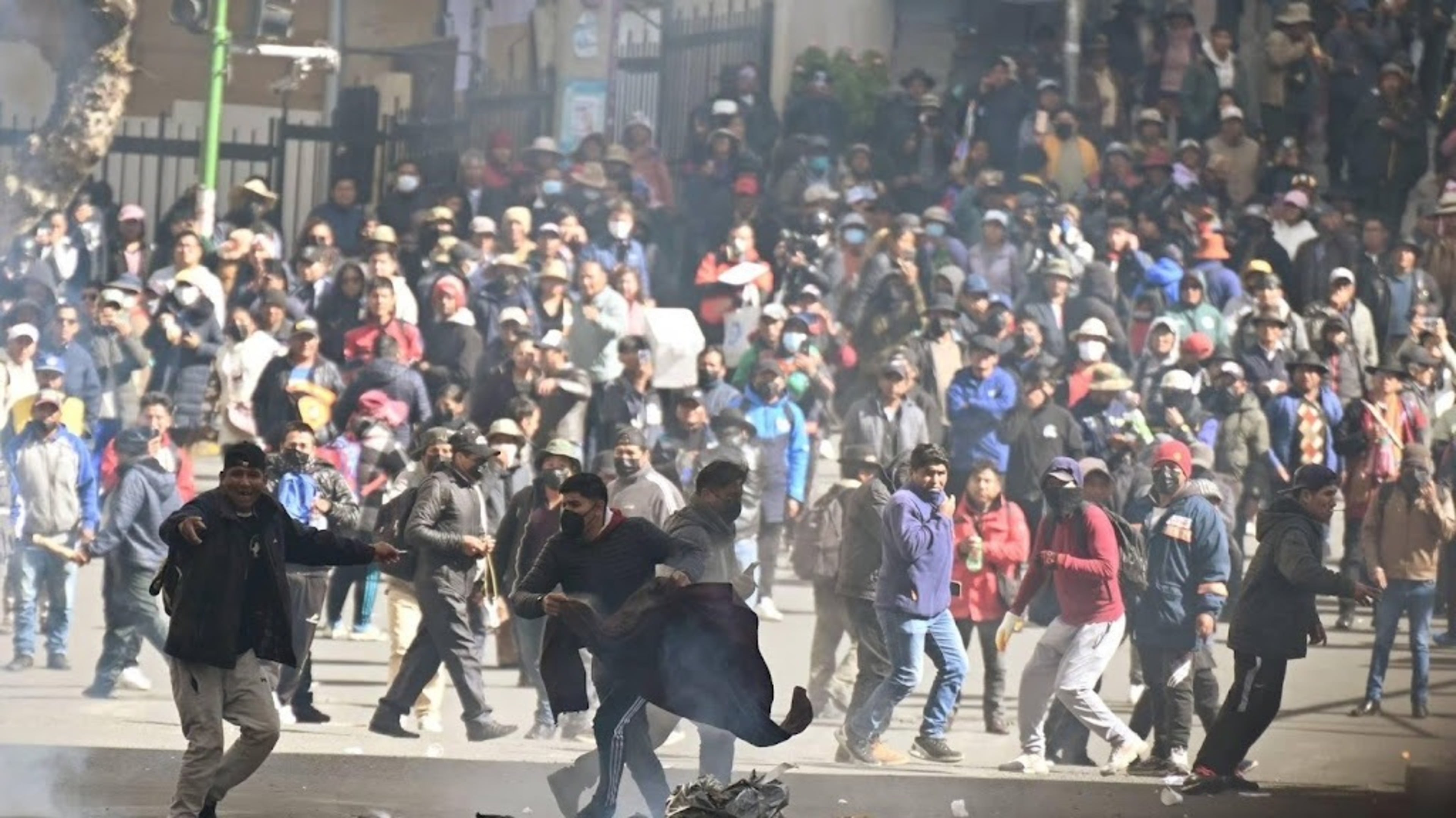 Even halving president's salary does not stop Bolivia protests