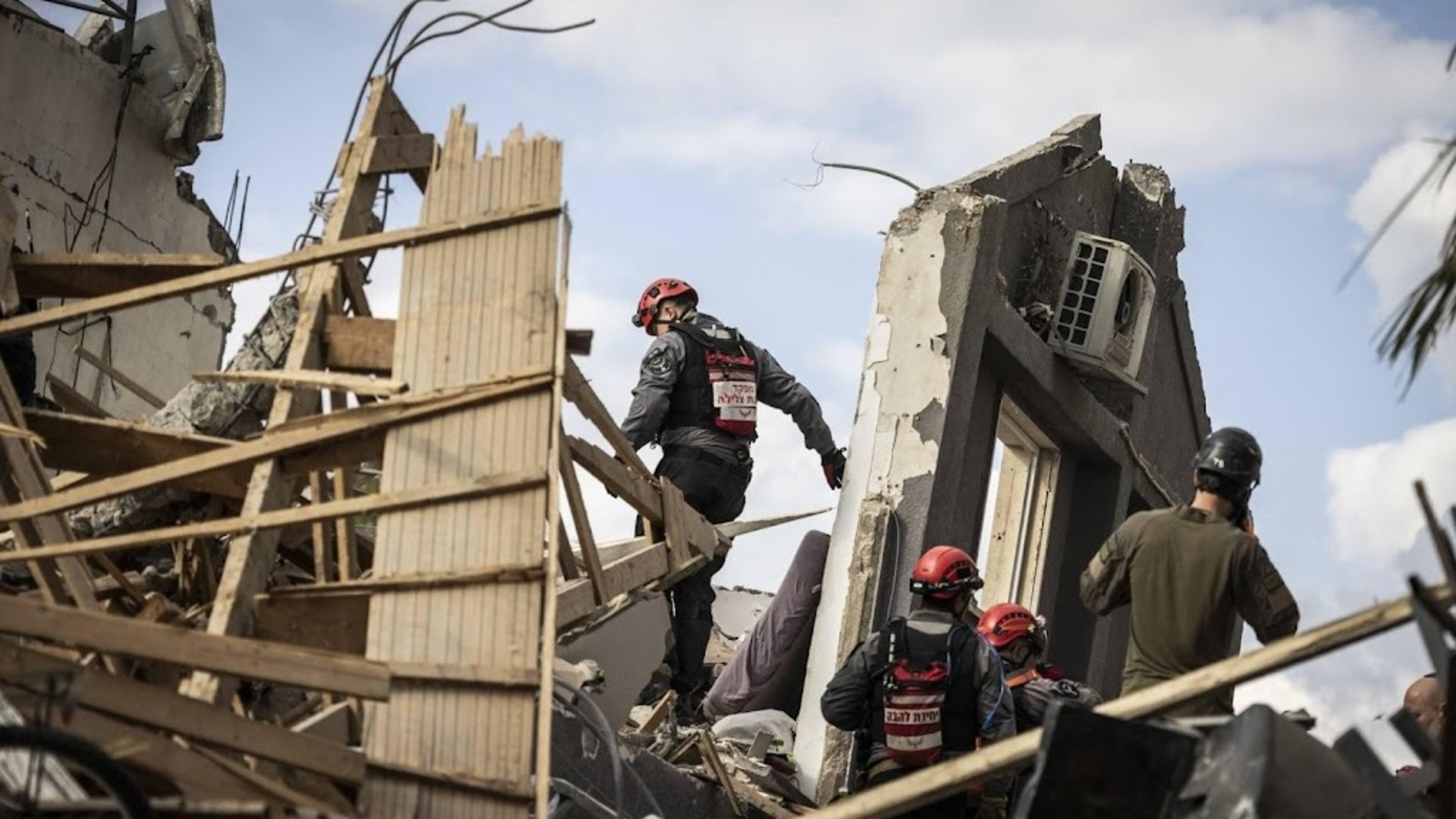 Iran continues retaliatory attacks on Gulf region and Israel