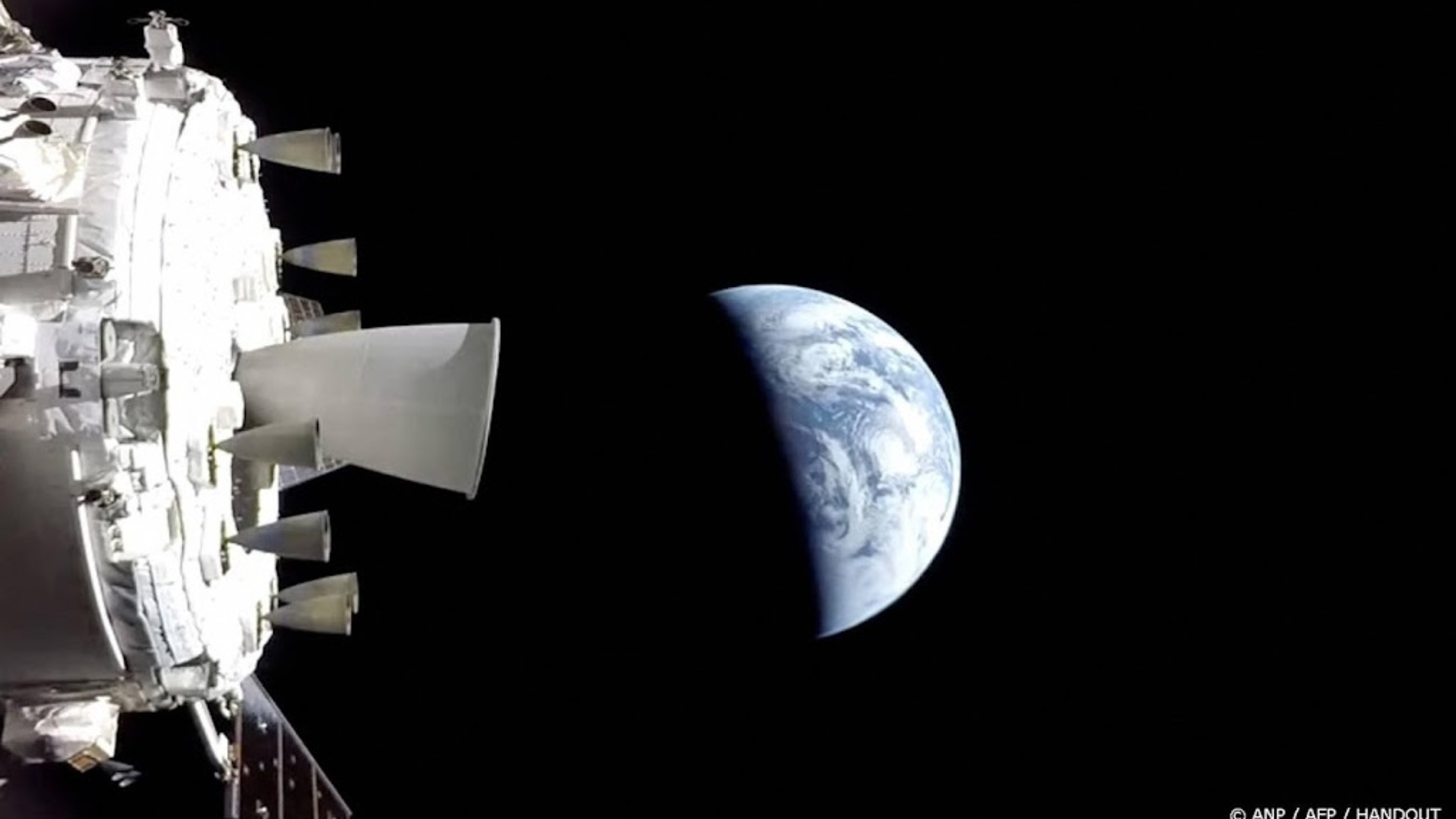 Astronauts after moon mission: Earth is a lifeboat in the universe