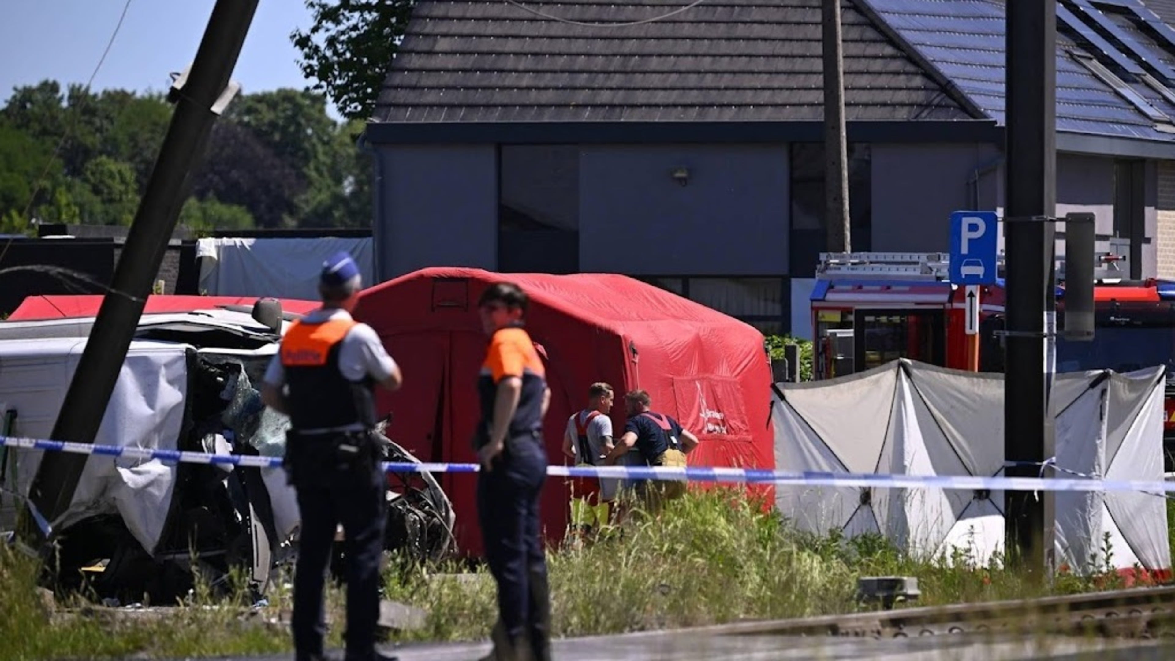 Belgische politici betuigen medeleven na ongeluk schoolbus.