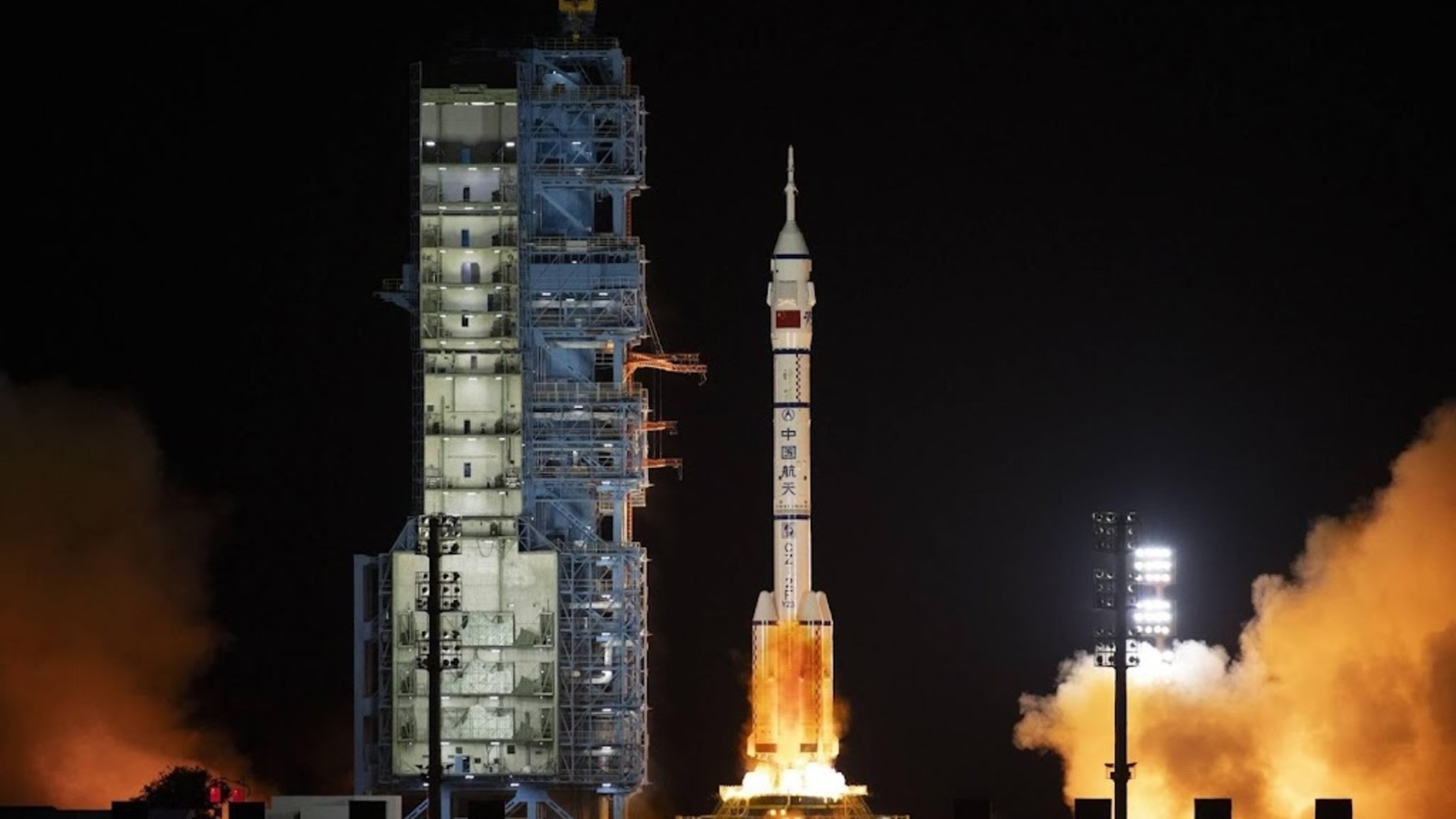 China sends astronaut to space for a year