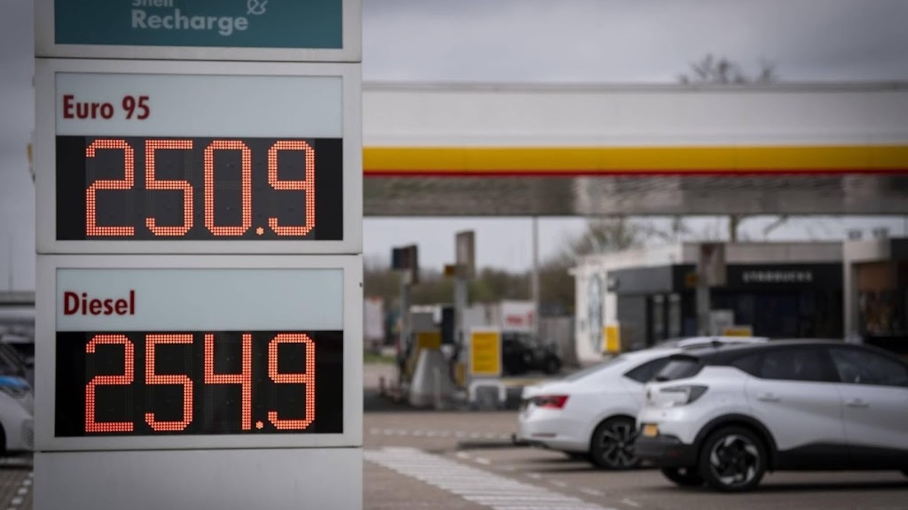 Brussels does not intervene more rigorously to lower energy costs