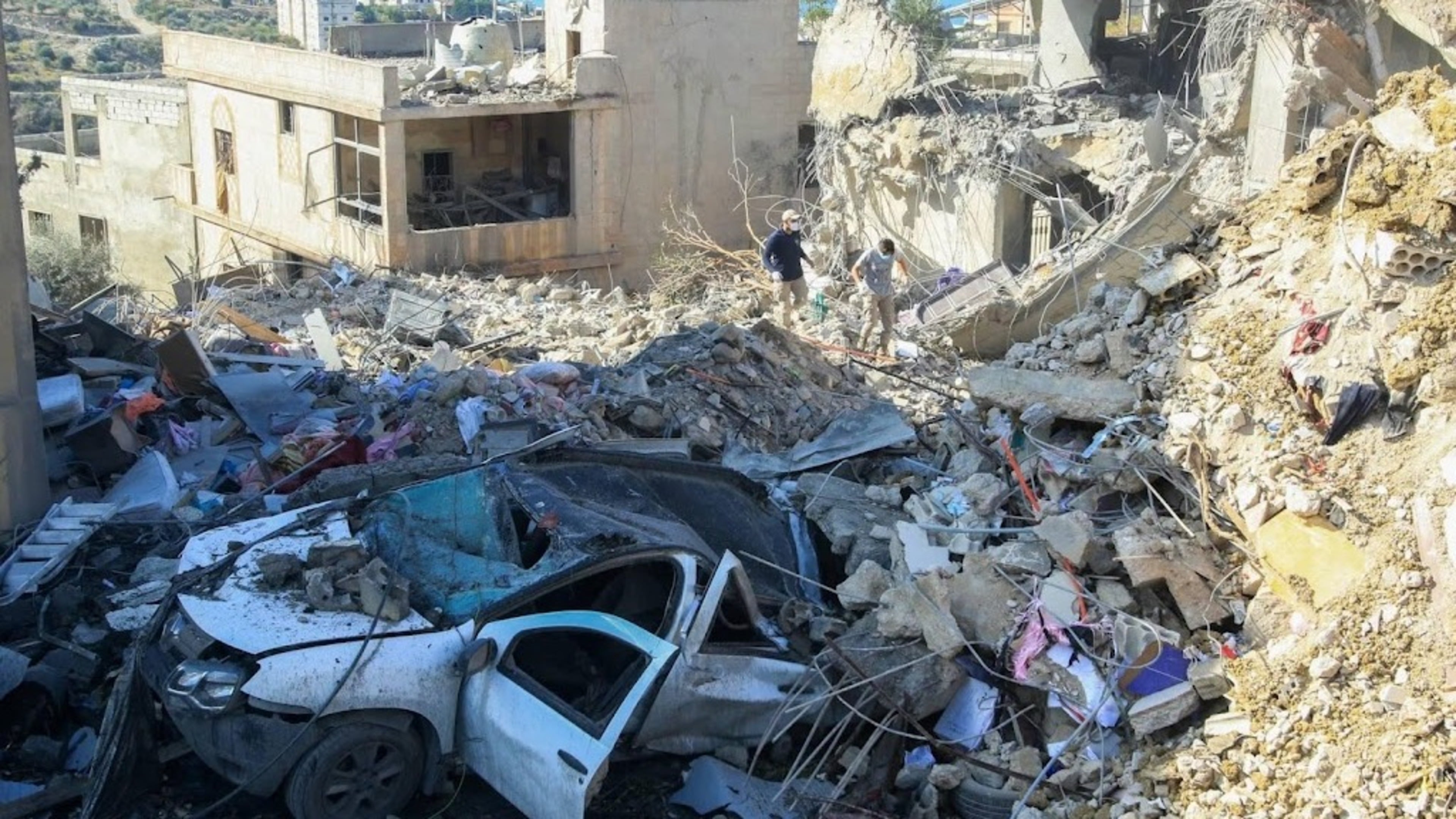 Deaths after new Israeli strikes in Lebanon