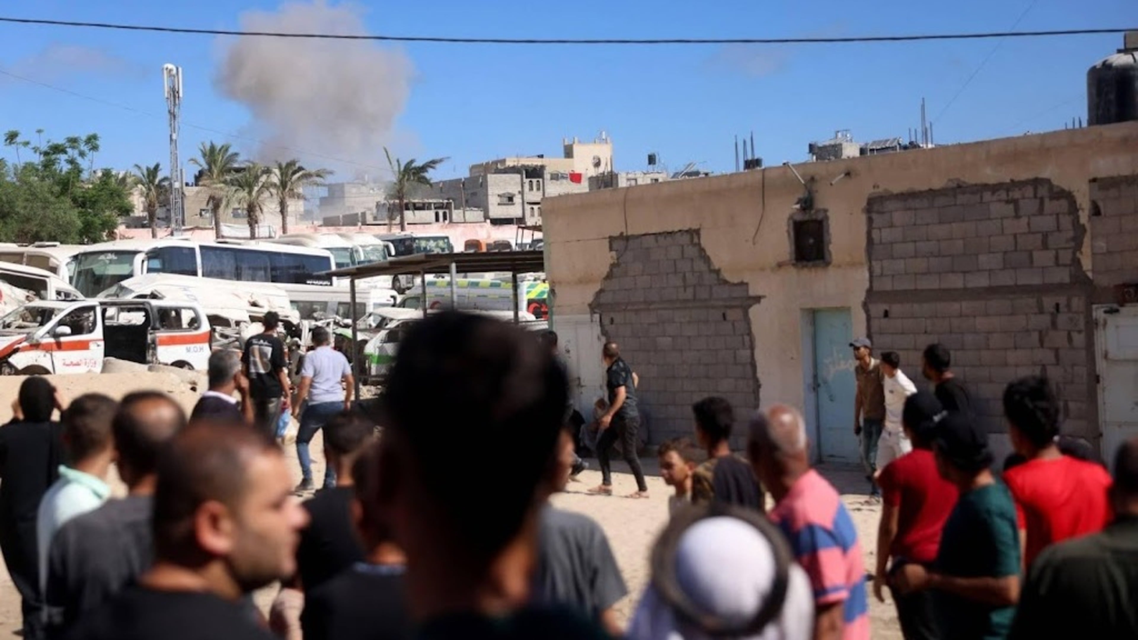 Israel ignores Gaza ceasefire with new deadly attacks