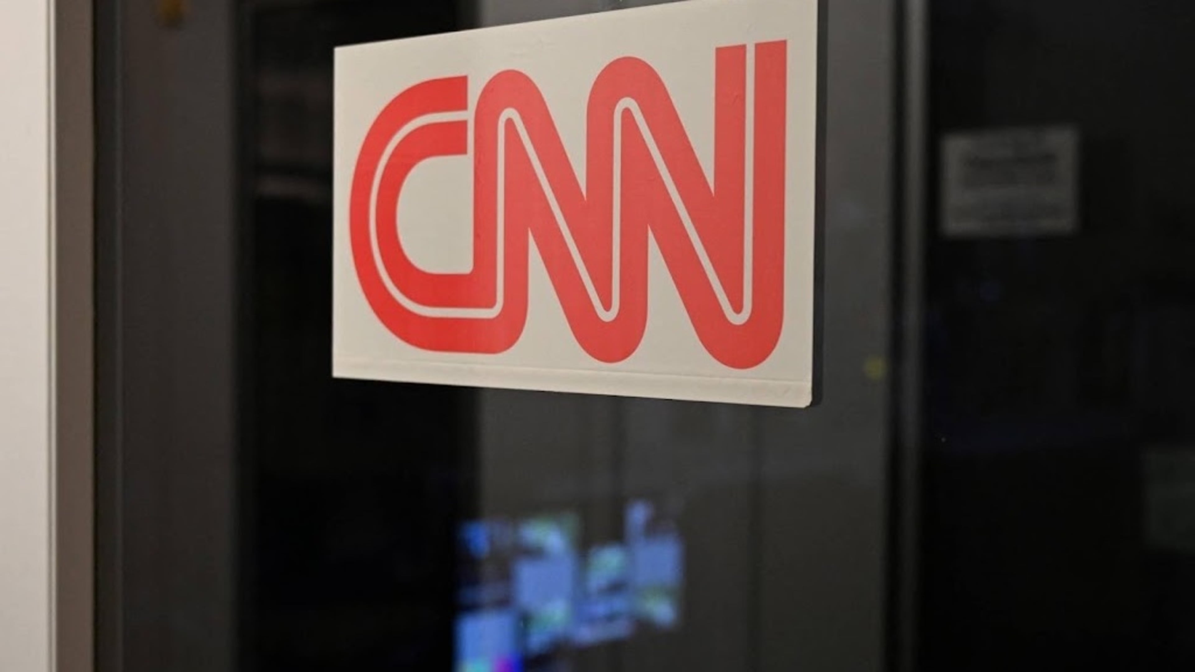 Trump moet media van rechter weer toelaten tot Witte Huis