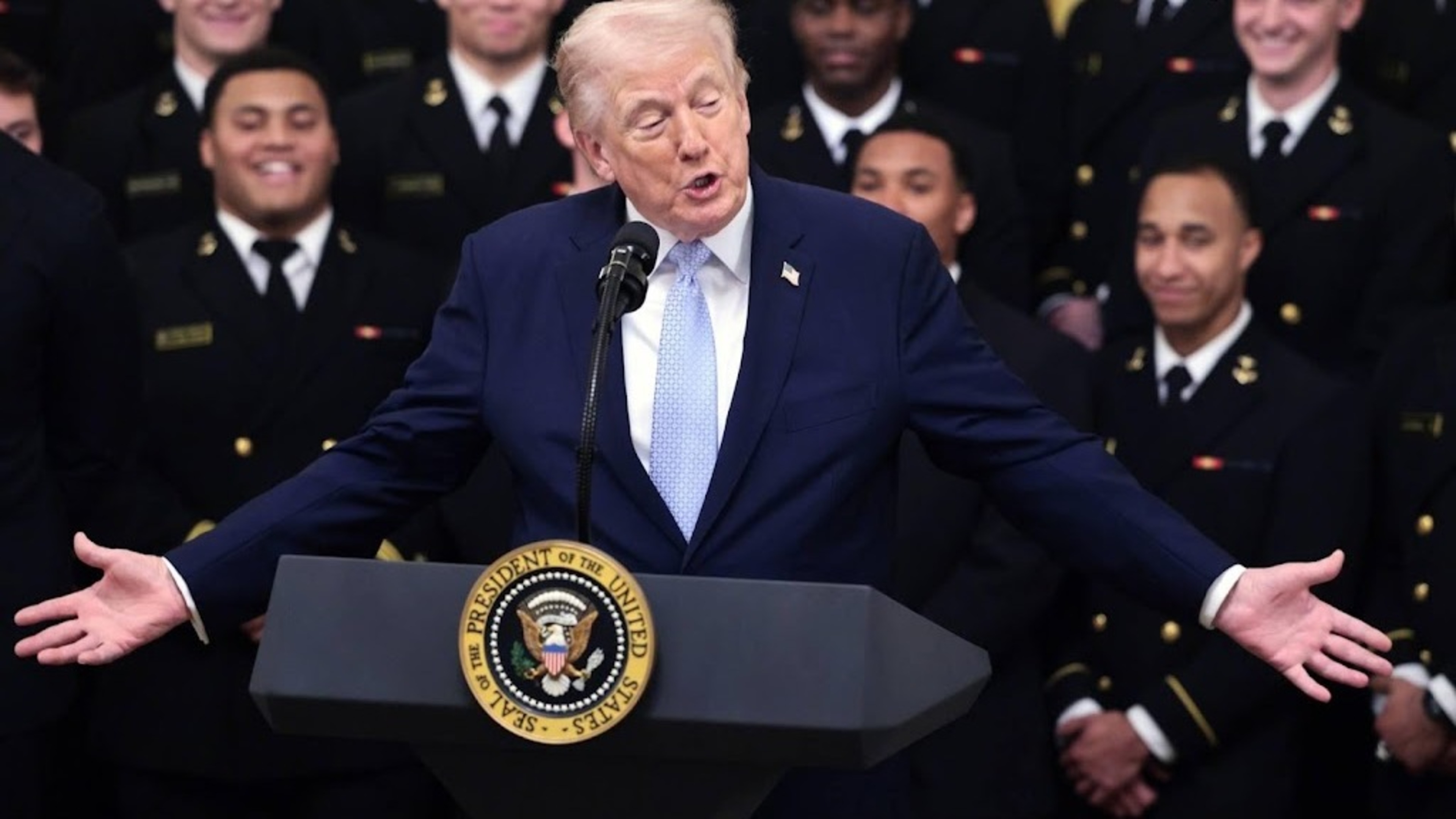 US sends 2,500 additional marines to Middle East