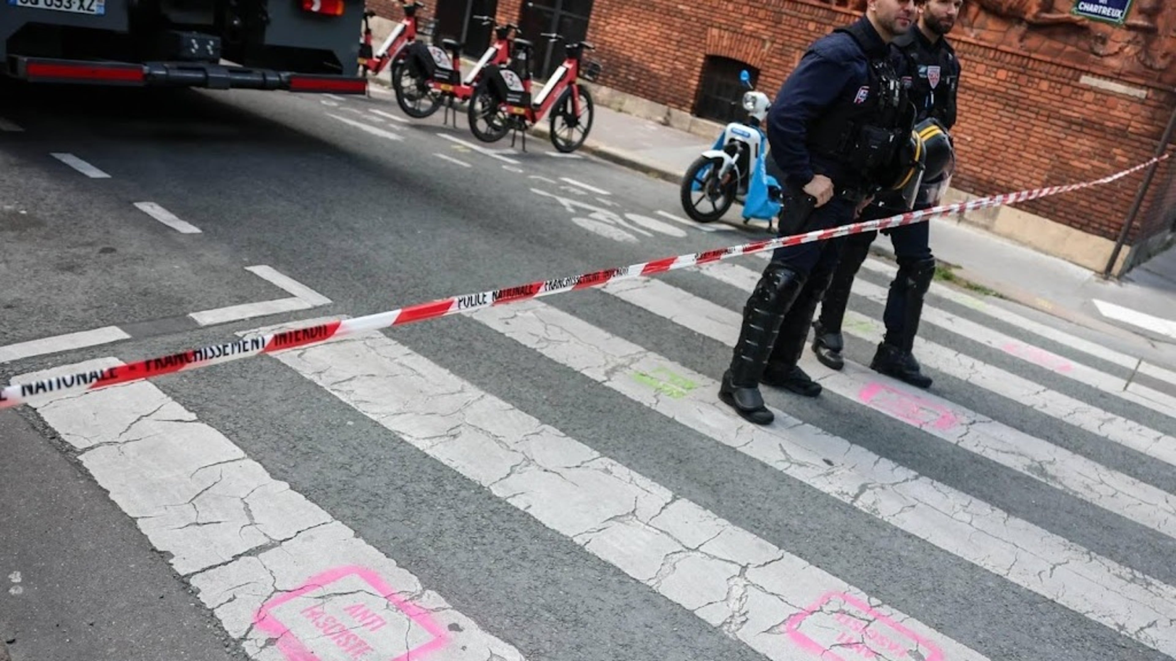 Injuries and many arrests in fan brawl in Paris