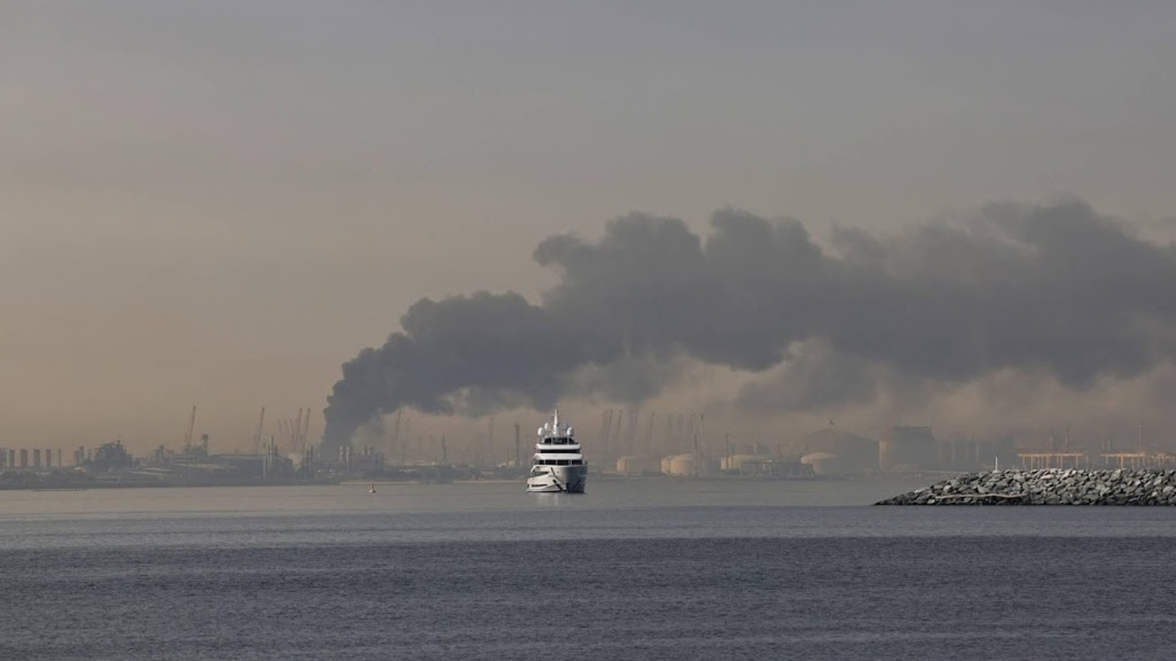 Iran warns UAE ports are targets