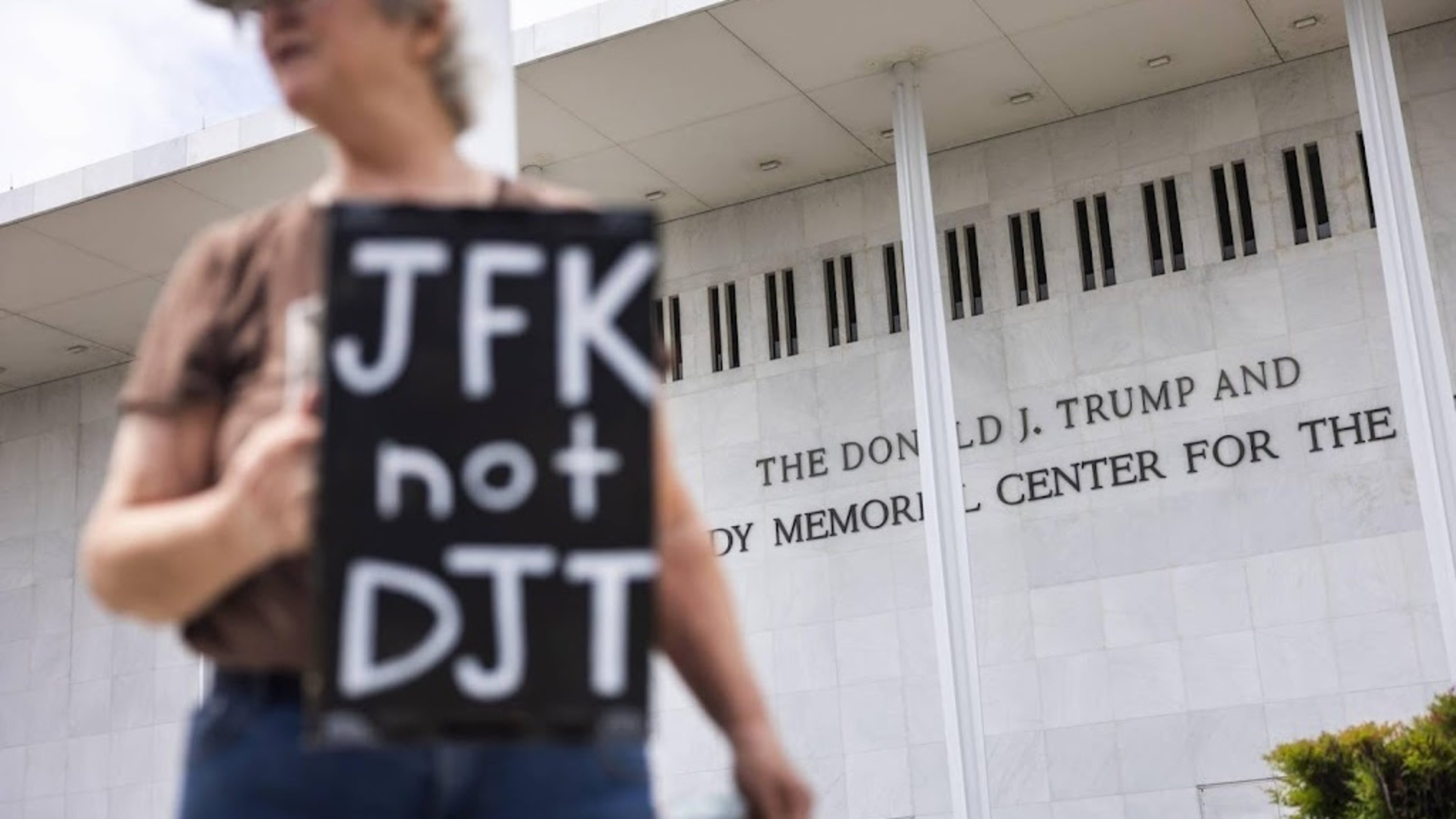 Trump appeals over Kennedy Center name