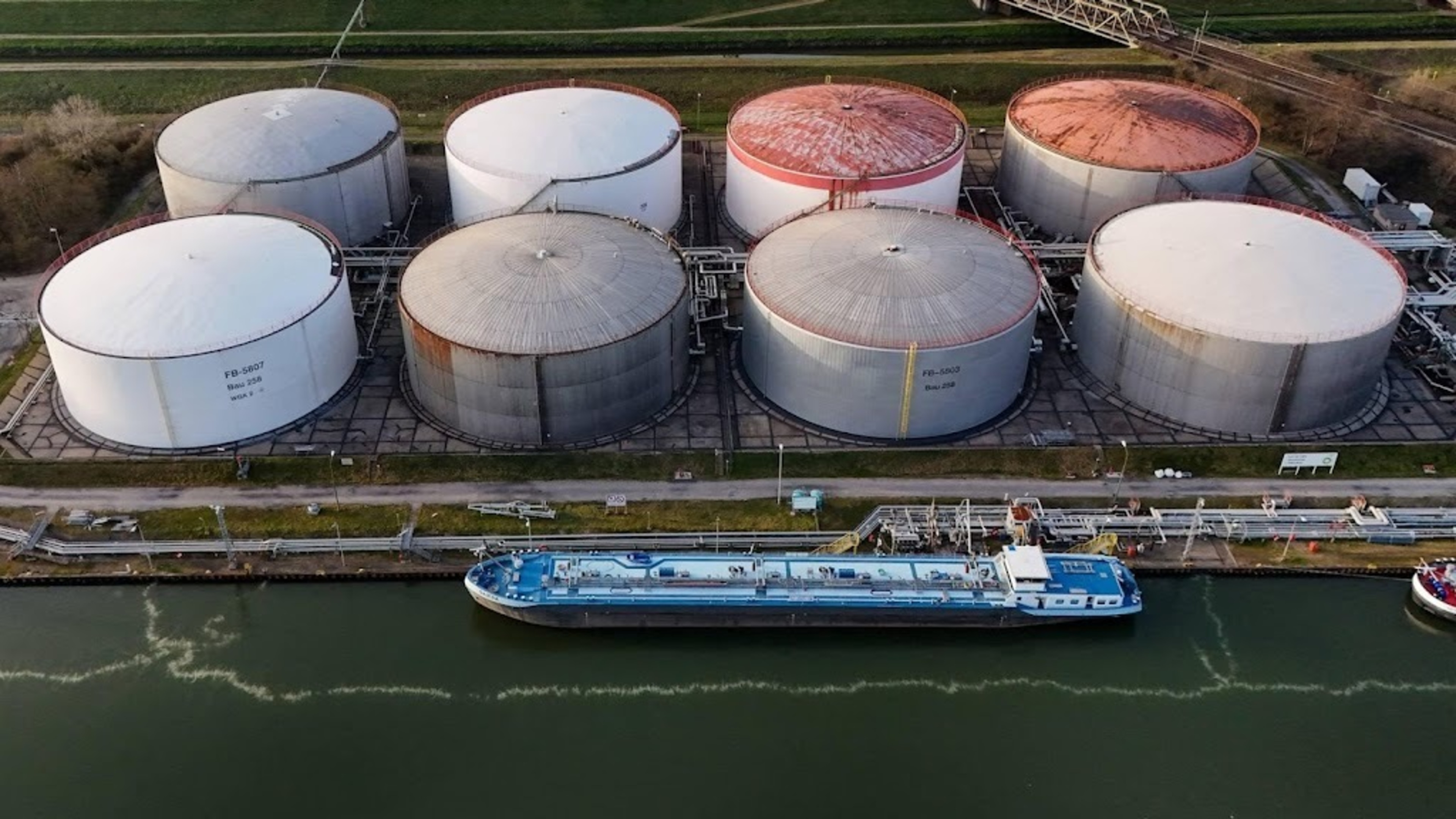 Iran allows non-hostile ships to pass through Strait of Hormuz