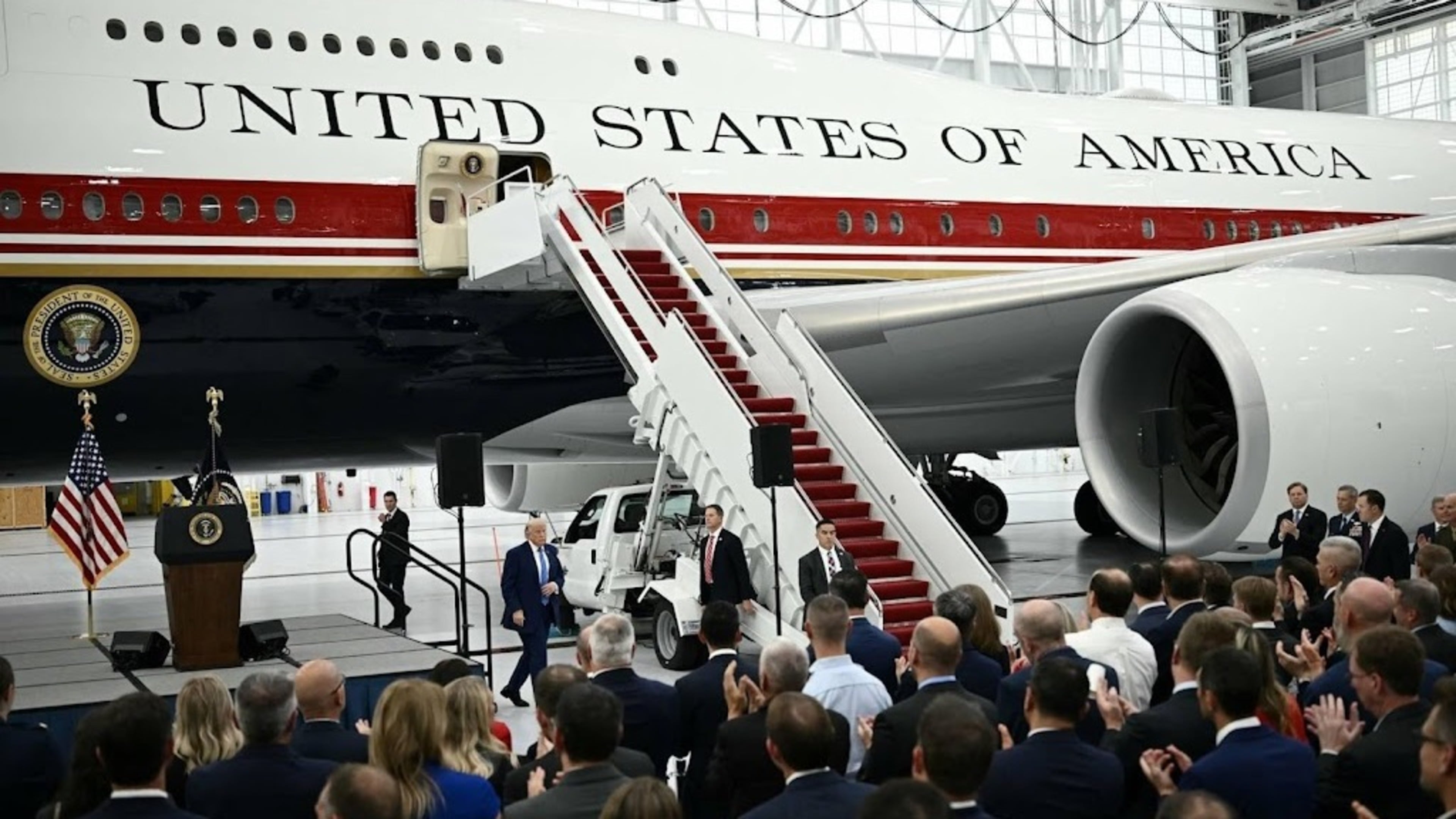 Trump shows Qatari 747 to join Air Force One fleet