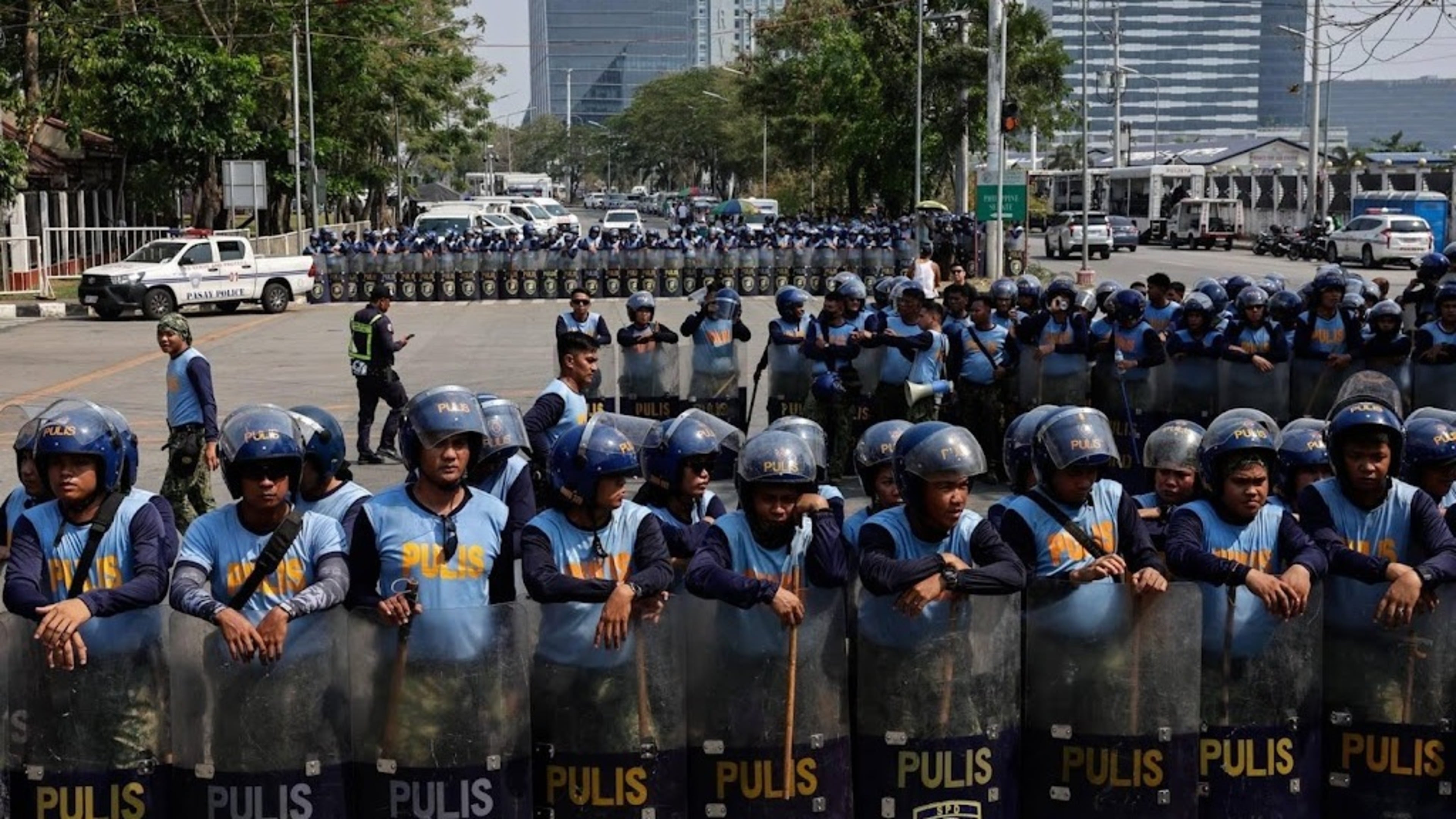 Shots heard at Senate in the Philippines