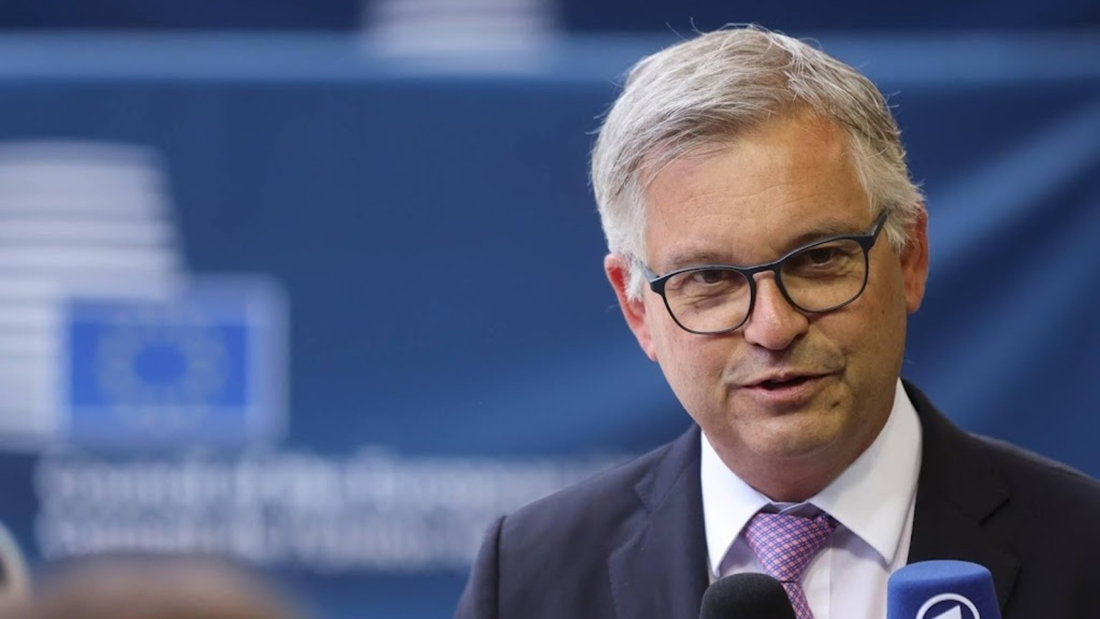 EU Commissioner rejects NGO criticism of inhumane migration pact