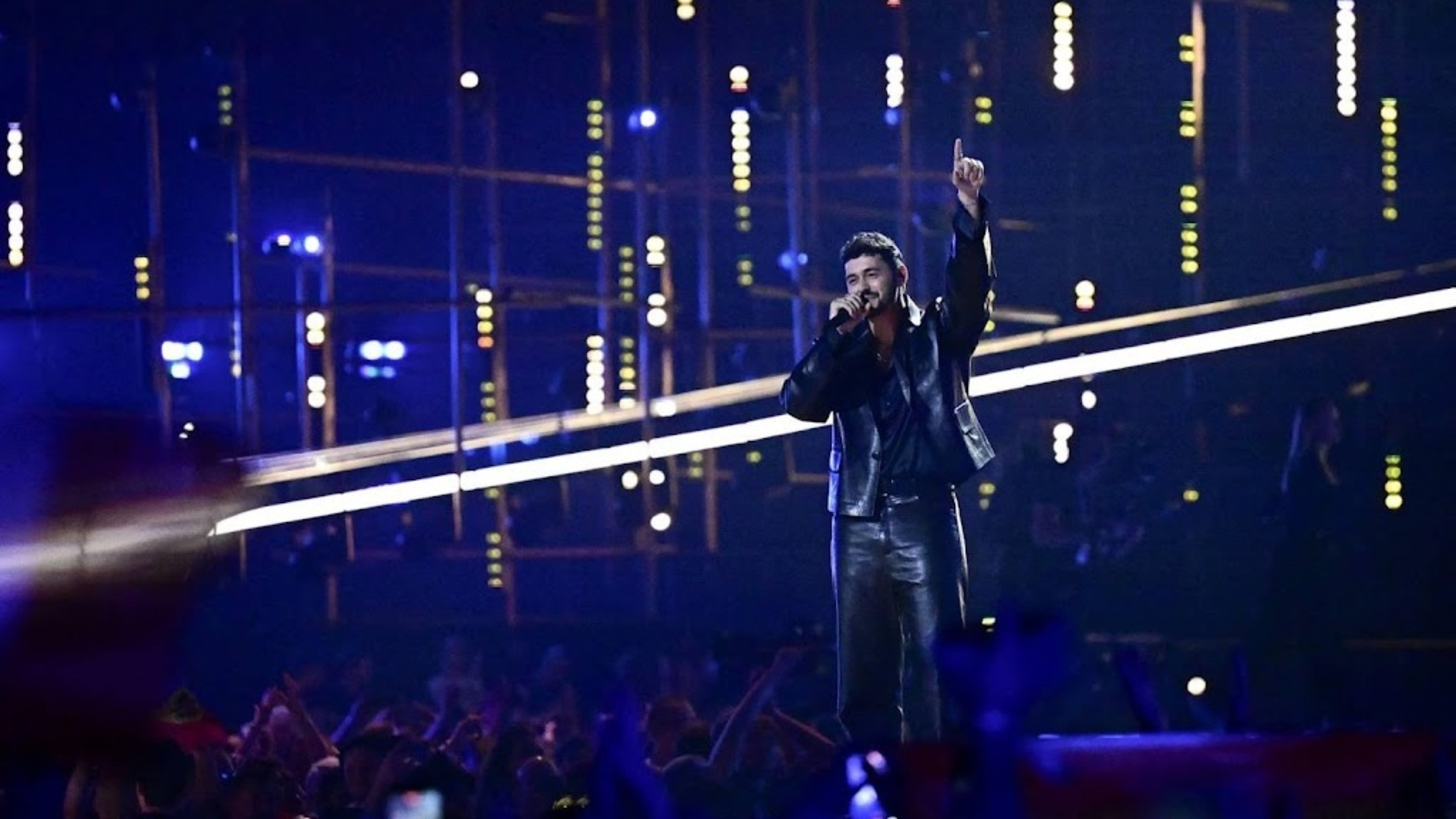Israel and favorites qualify for Eurovision final