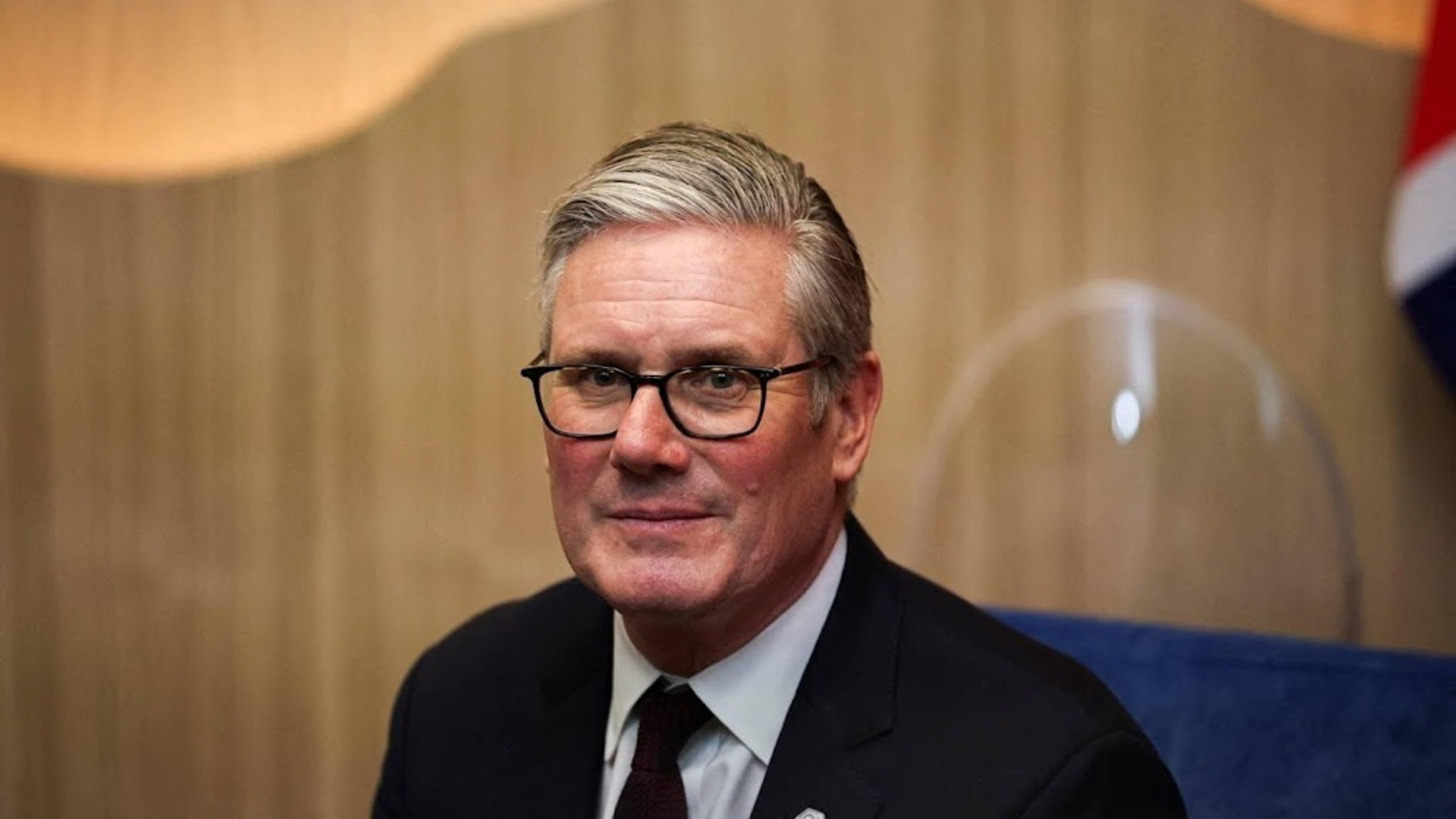 British Prime Minister Starmer resigns