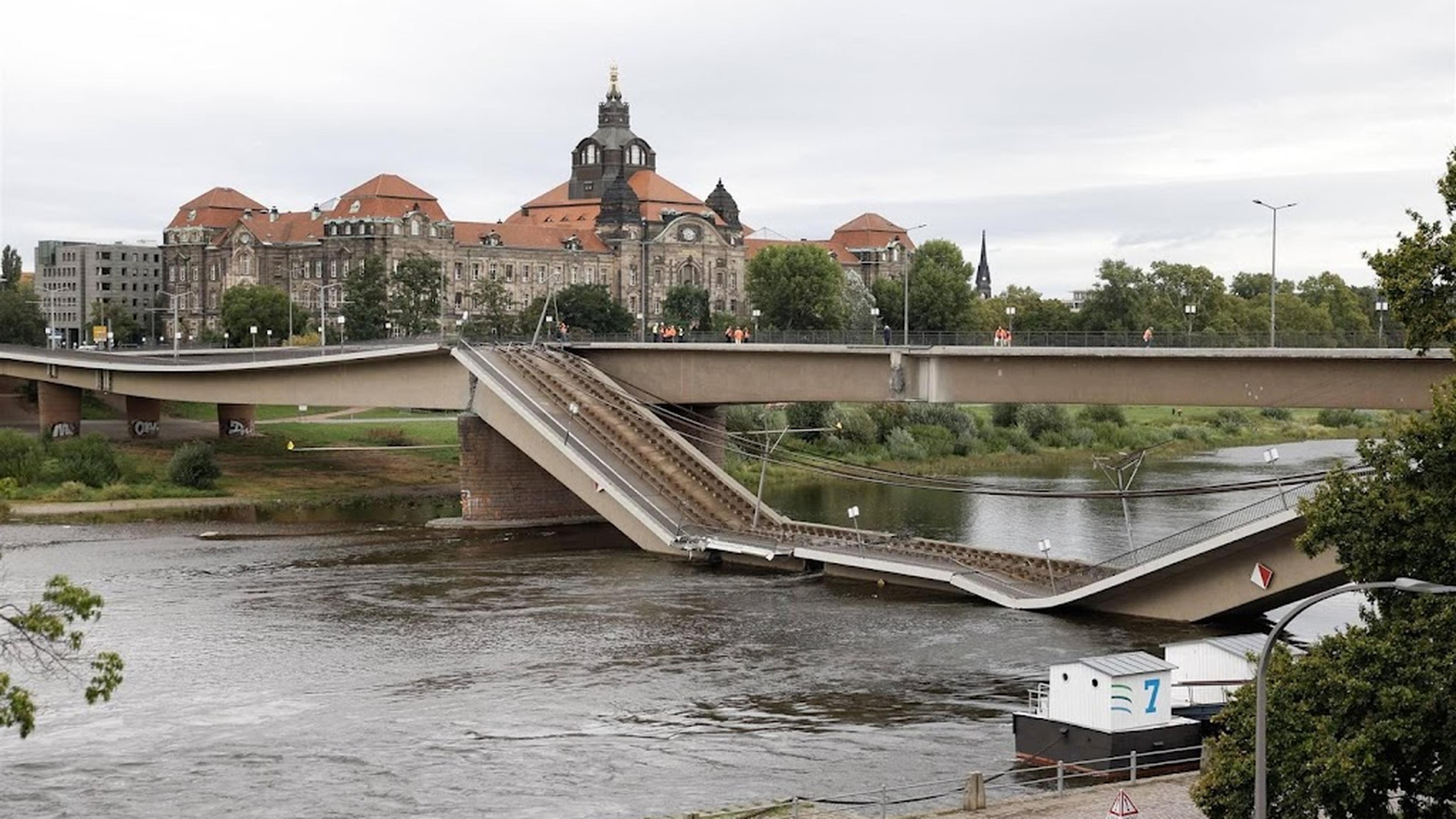 Brug in Duitse stad Dresden ingestort | De Gooi- en Eemlander