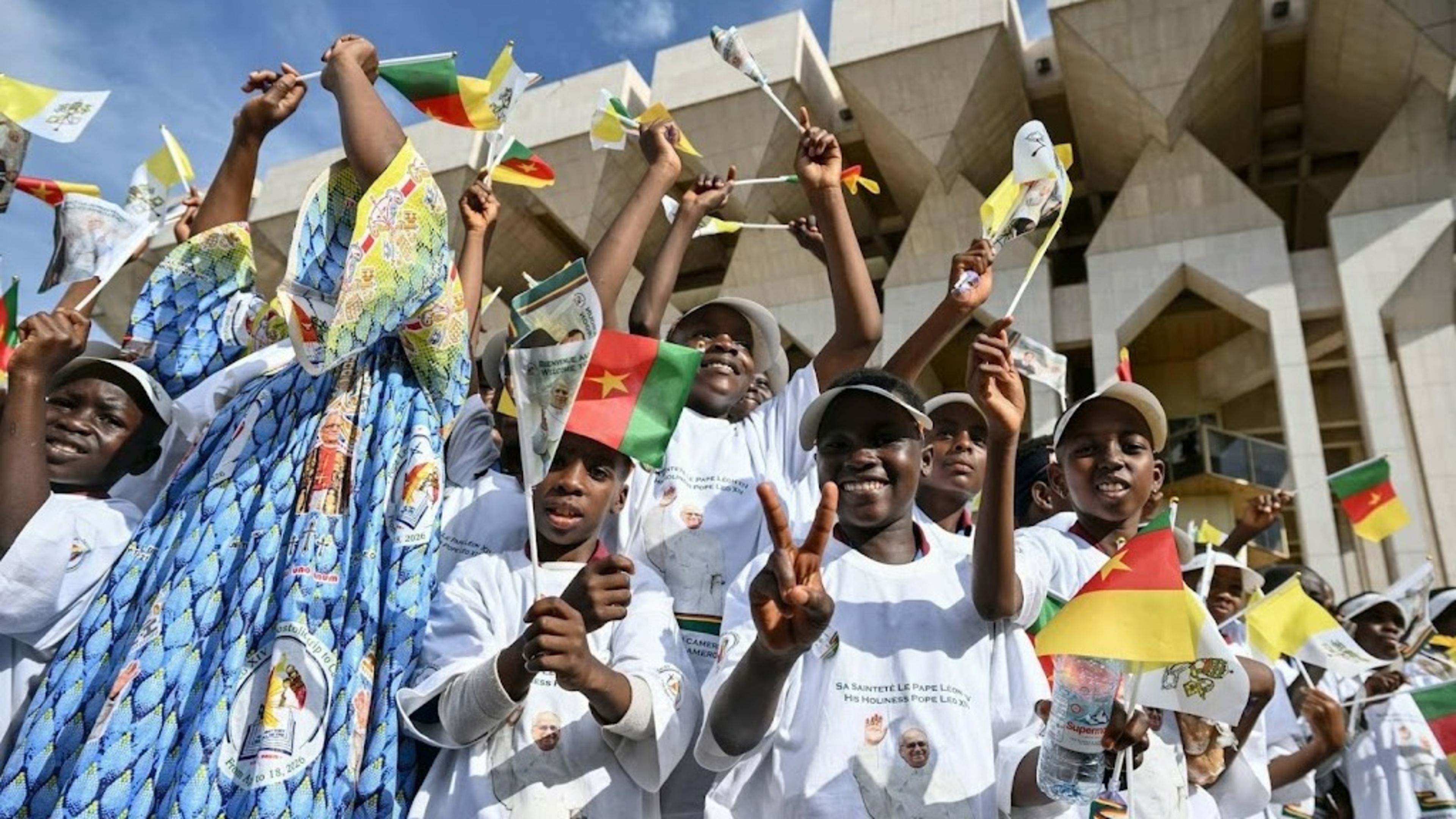 Pope festively welcomed in Cameroon