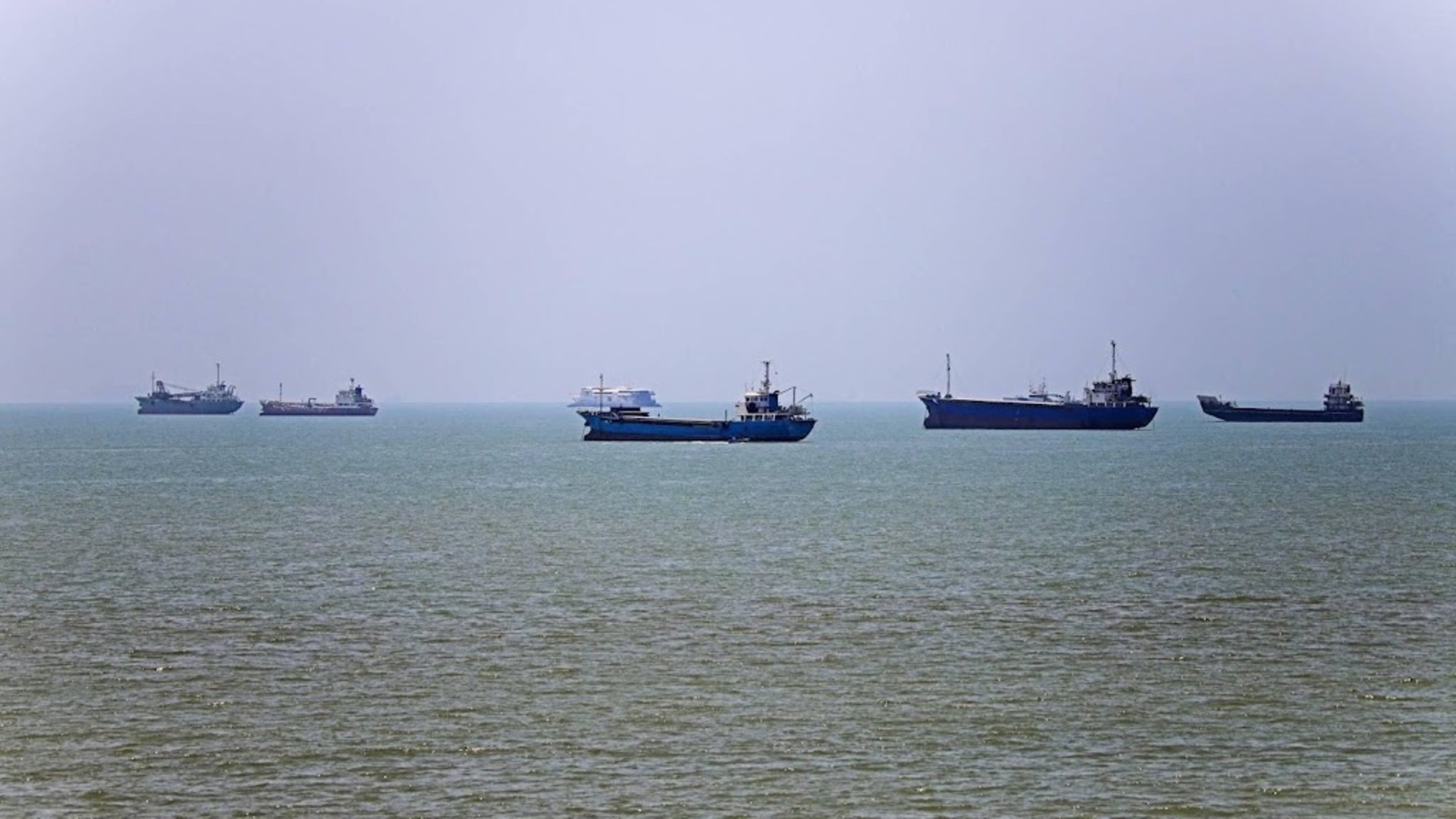 Iran: all ships quickly granted permits for Strait of Hormuz