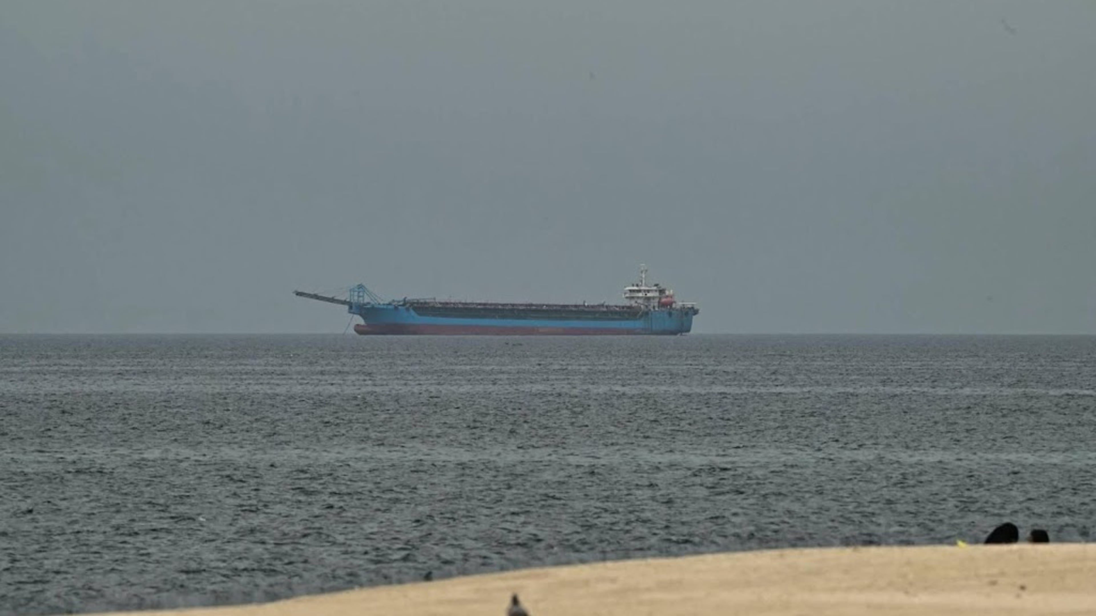 US warns ships of imminent blockade