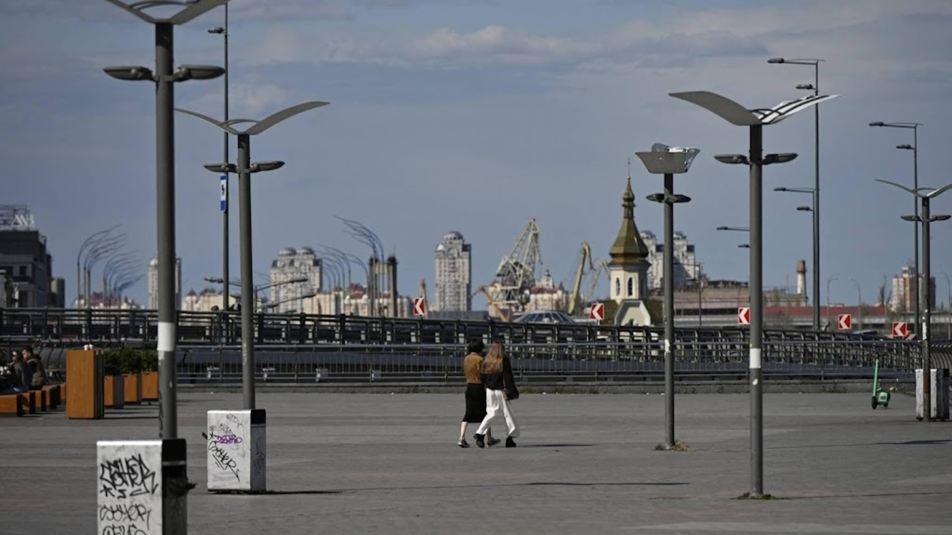 Ukrainian women again fully free to travel in and out of the country