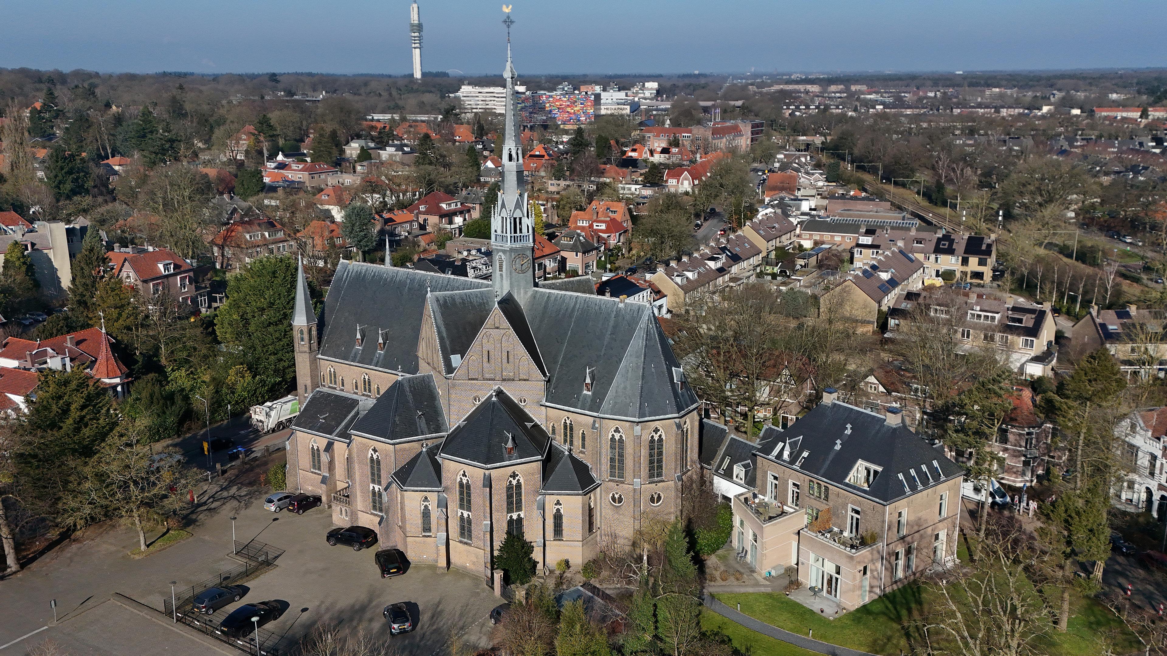 Onze Lieve Vrouwekerk in Hilversum gaat dicht. Rijksmonument wordt verkocht of verhuurd