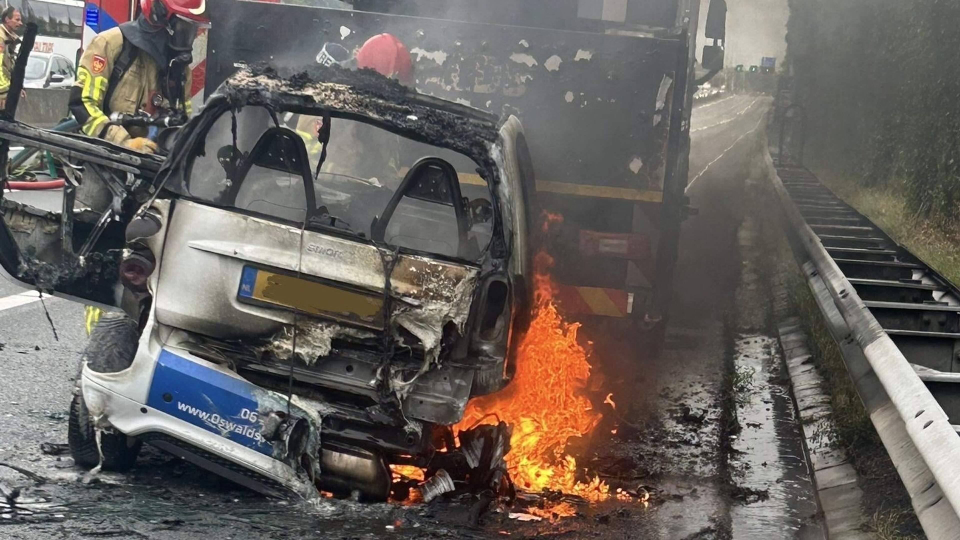 A1 bij Naarden weer open na voertuigbrand [update]