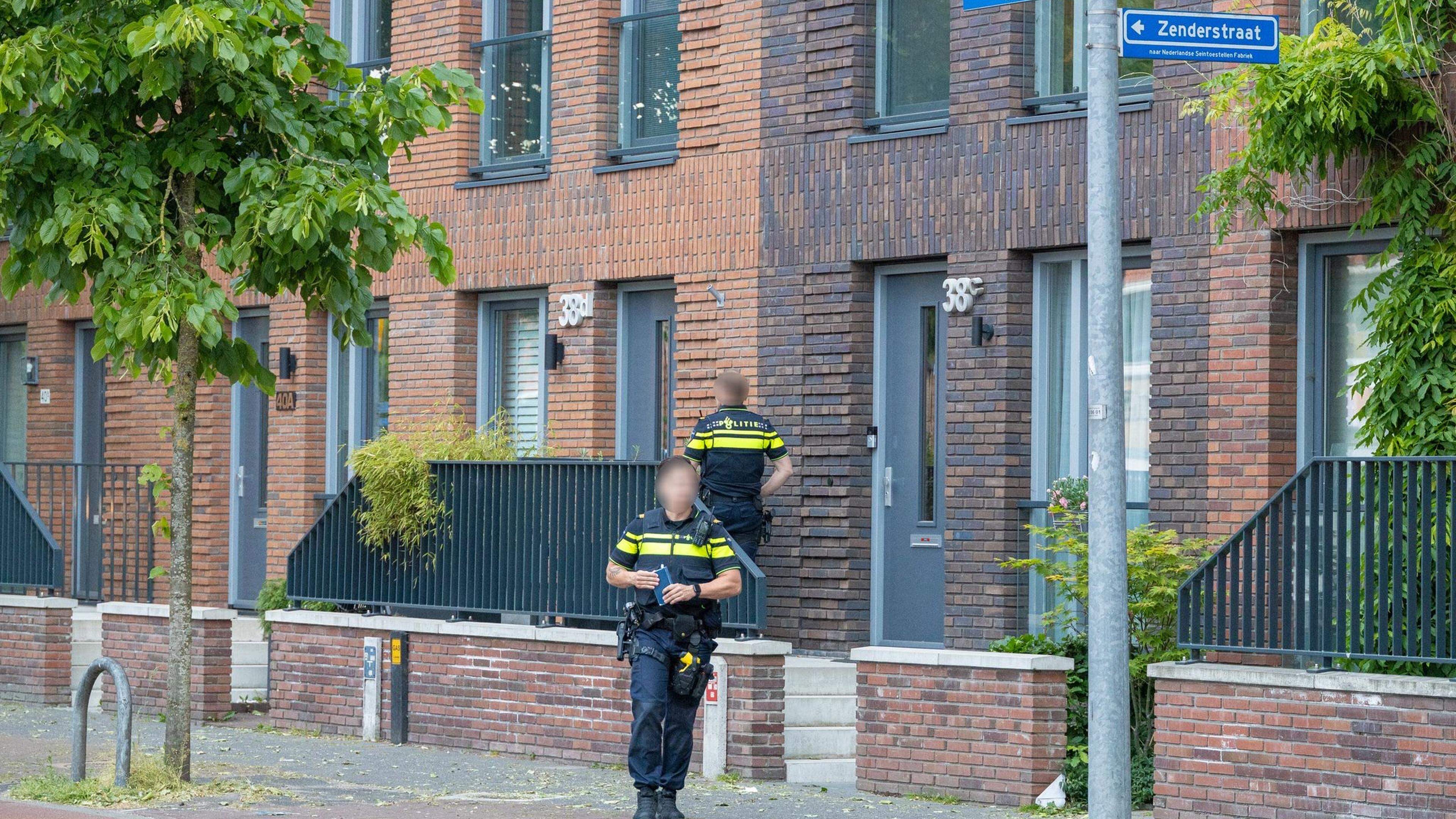 Man onder bedreiging van wapens beroofd bij pinautomaat in Hilversum