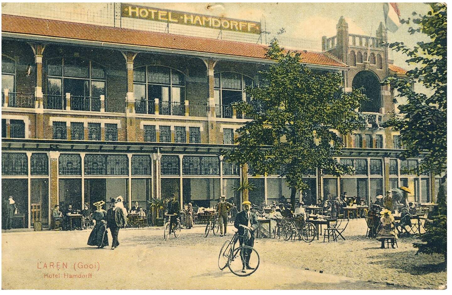 Hotel Hamdorff was de vaste stek van de tekenclub, totdat een brand het hotel in 1980 verwoestte.