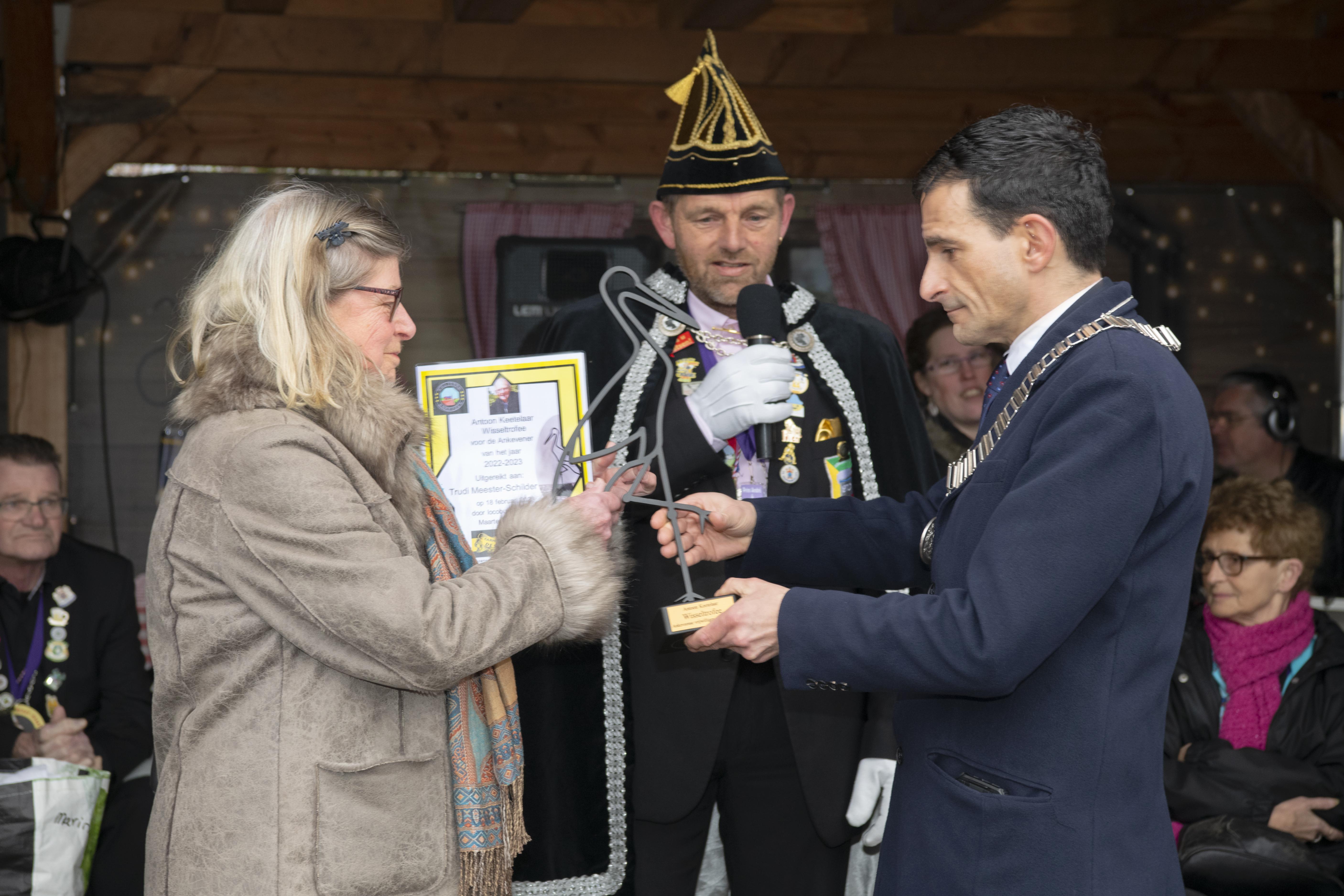 Stille kracht achter de schermen in het zonnetje gezet. Antoon Keetelaar Wisseltrofee voor vrijwilli