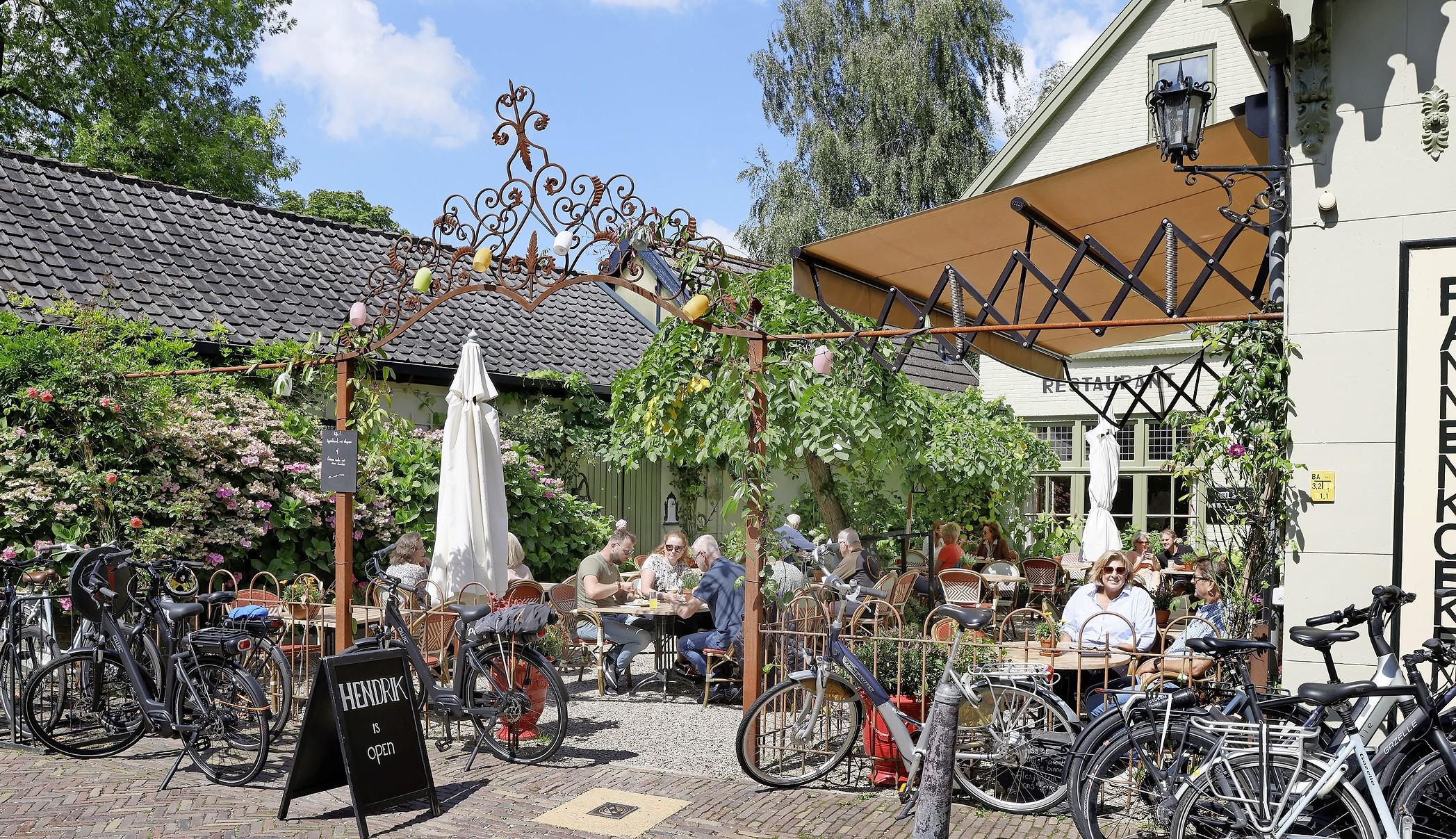 Een paradijsje waar alles klopt. Restaurant Hendrik in Vreeland bakt de perfecte pannenkoek | Terras