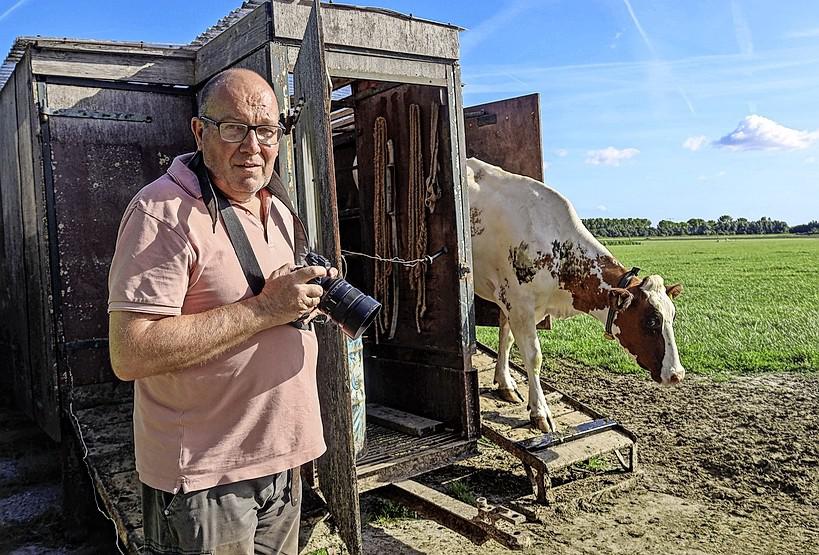 Buitenmelker van 79 jaar inspireert amateurfotograaf. Ook in Noord-Holland legt Gert van den Bosch ’