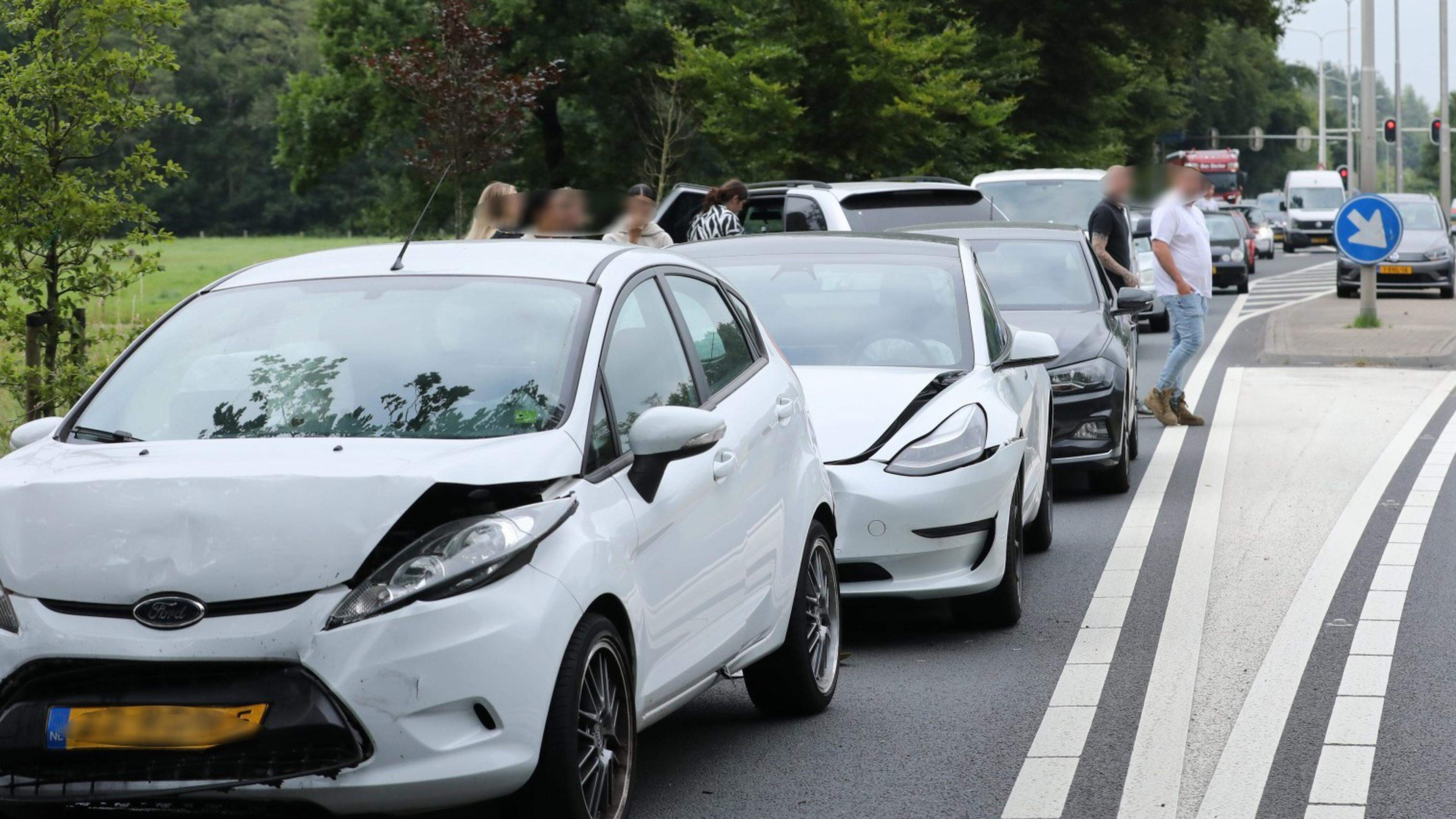 Verkeersoverlast door kop-staartbotsing met zes auto’s op N234 bij Soest