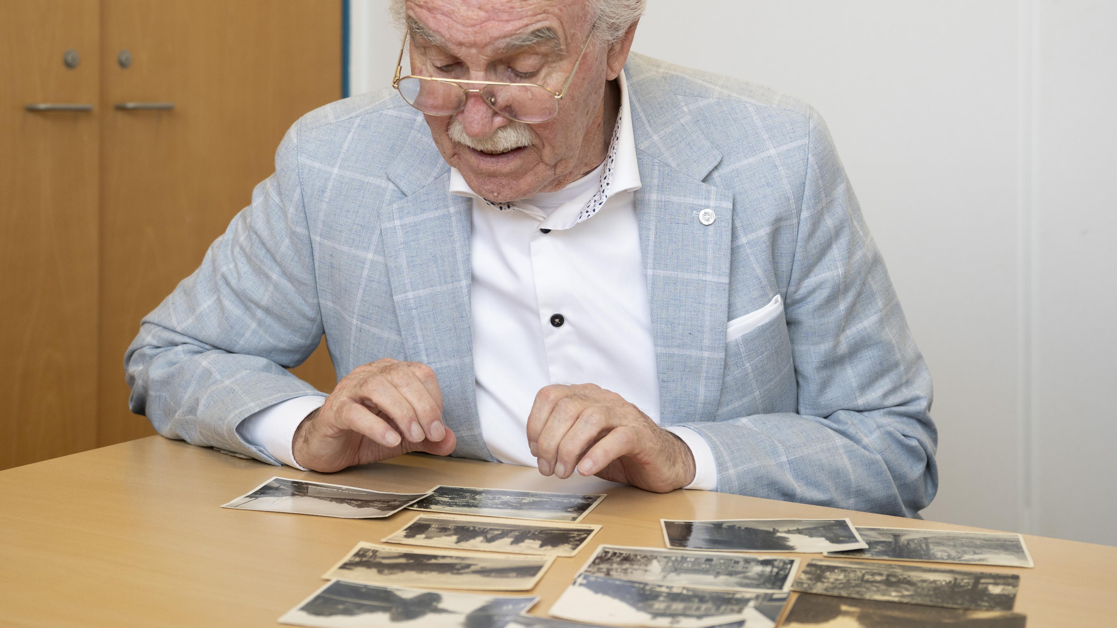 Ansichtkaarten uit 1935 aan een gezin in Hilversum duiken op in Papendrecht: ’Hoe lang ze in dat kis