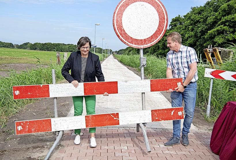Stichtse Kade bij Ankeveen heeft na maanden eindelijk weer een mooi wegdek