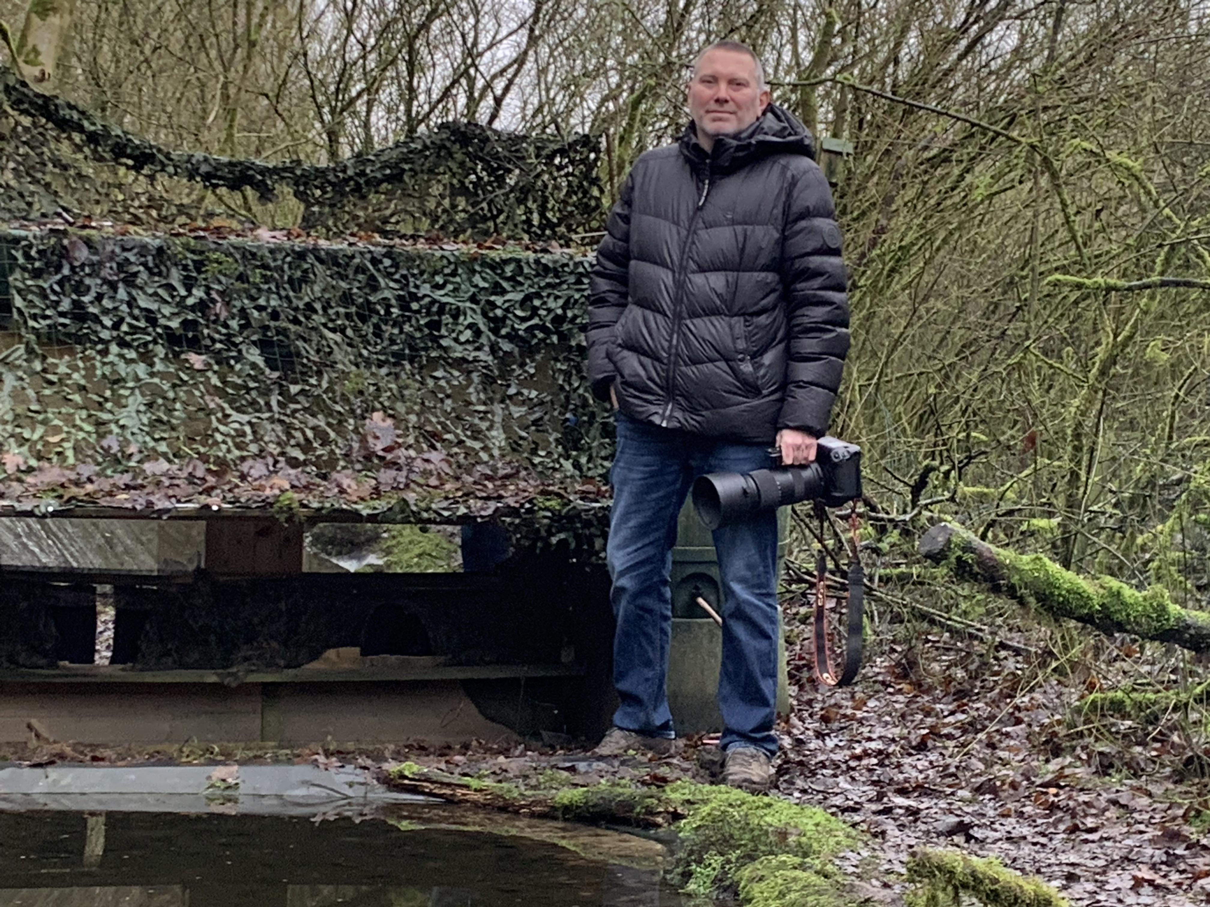 Derk Jan te Pas moet zijn populaire fotohutten in Huizen en Bijvanck ontruimen. Drukte verstoort nat