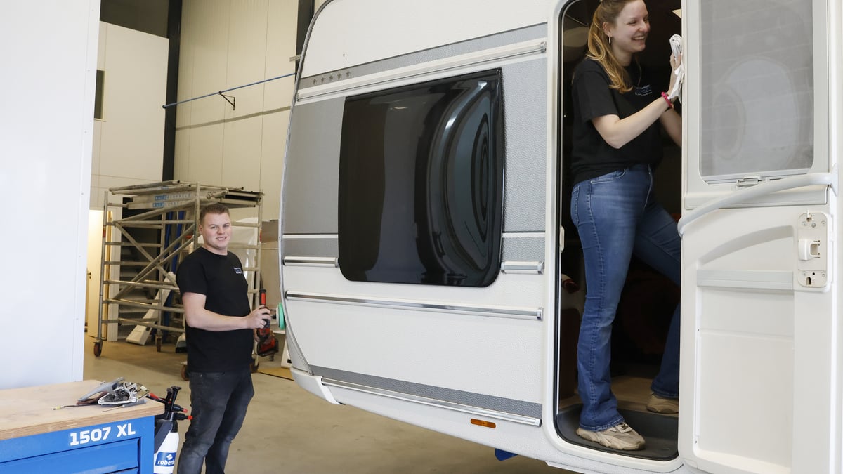 Montage van een beschermdak – Caravan beschermdaken Montage van een beschermdak – Caravan beschermdaken