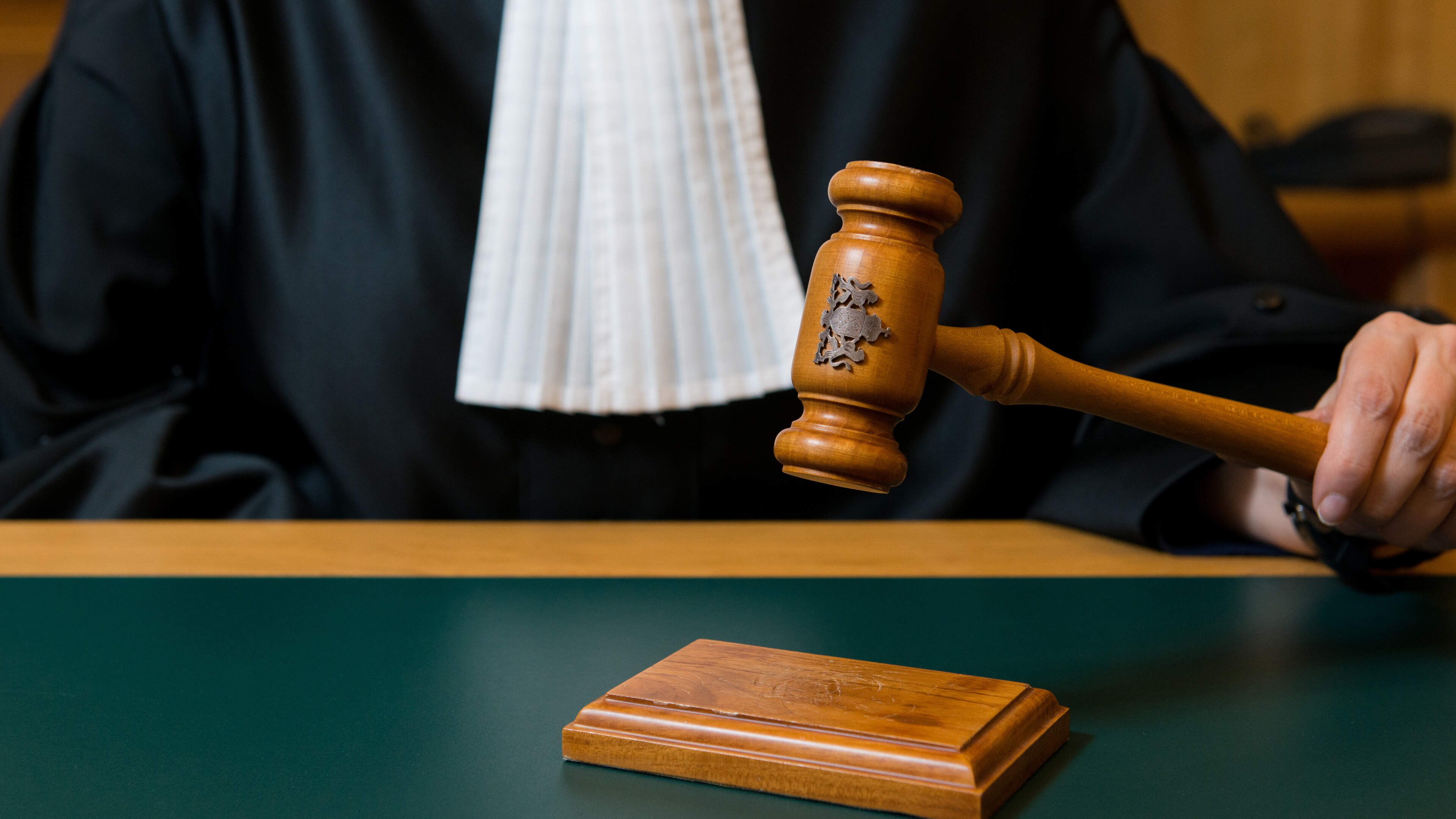 Community service for Velsen man after domestic violence. Judge: 'You just have to keep your hands off women'