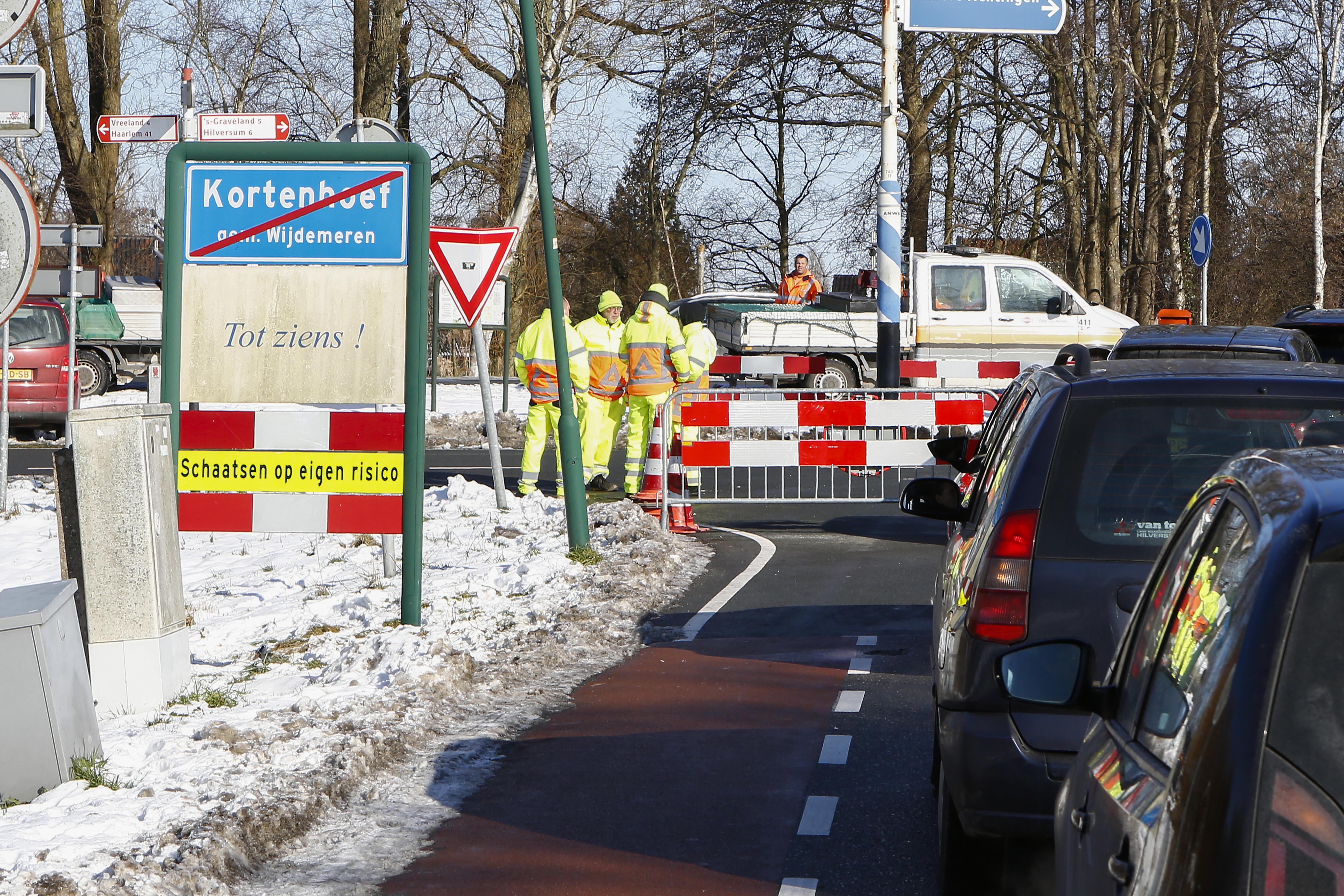 ’Het is te druk op de wegen van en naar de Plassen.’ Wegen in Kortenhoef, Ankeveen en Loosdrecht doo