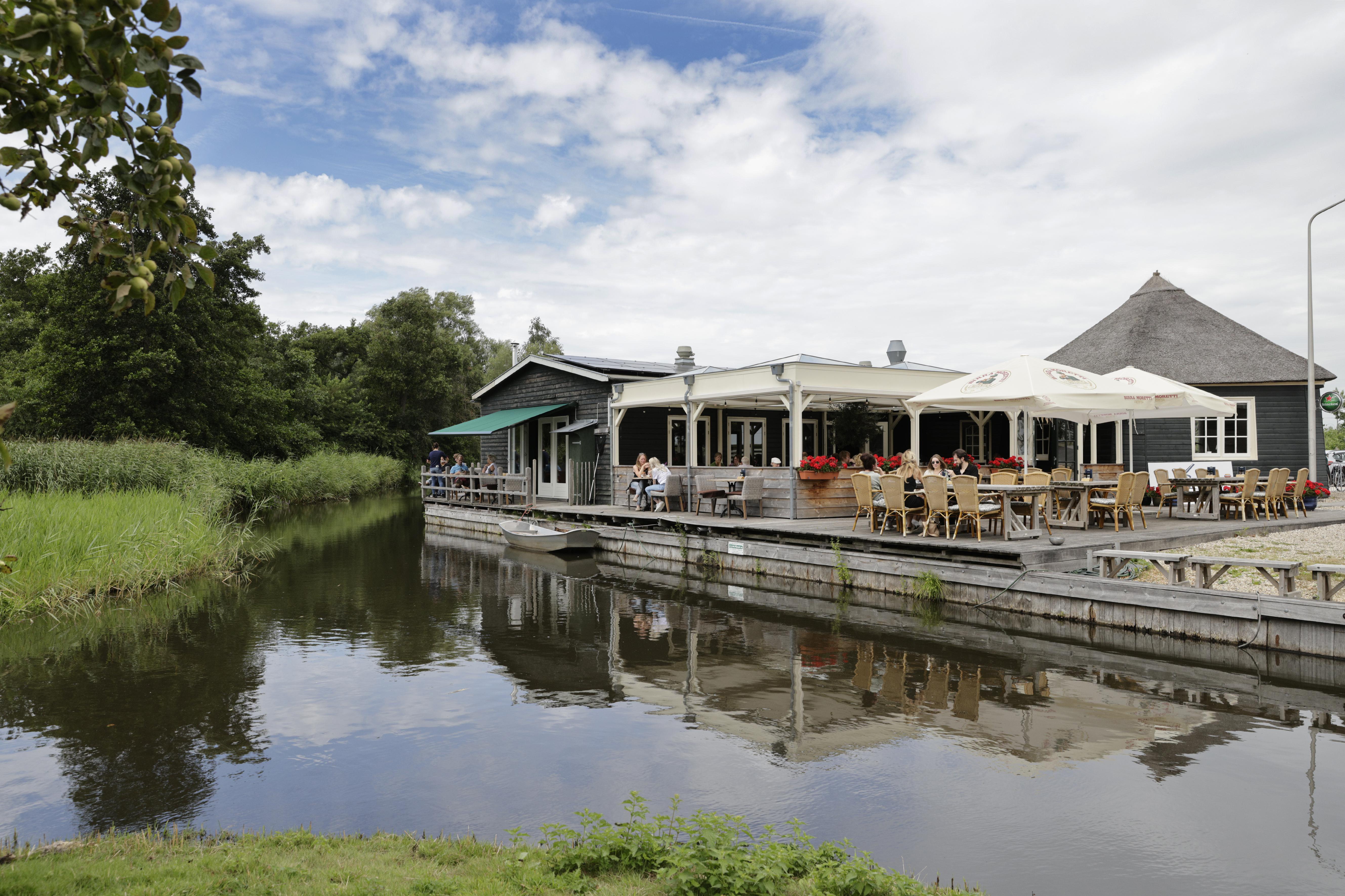 Het uitzicht van heb ik jou daar bij Bistro de Molen in Ankeveen is pure weldaad | Terrassentest 202