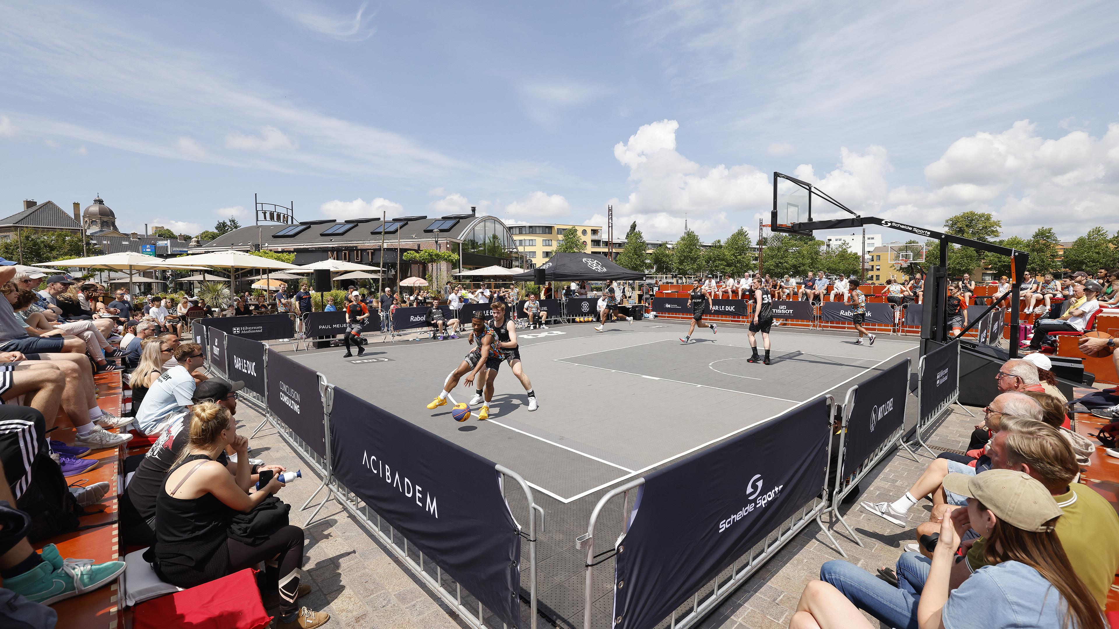 Hilversumse Maud (22) studeerde én basketbalde jaren in Amerika. Voor even terug in eigen stad berei