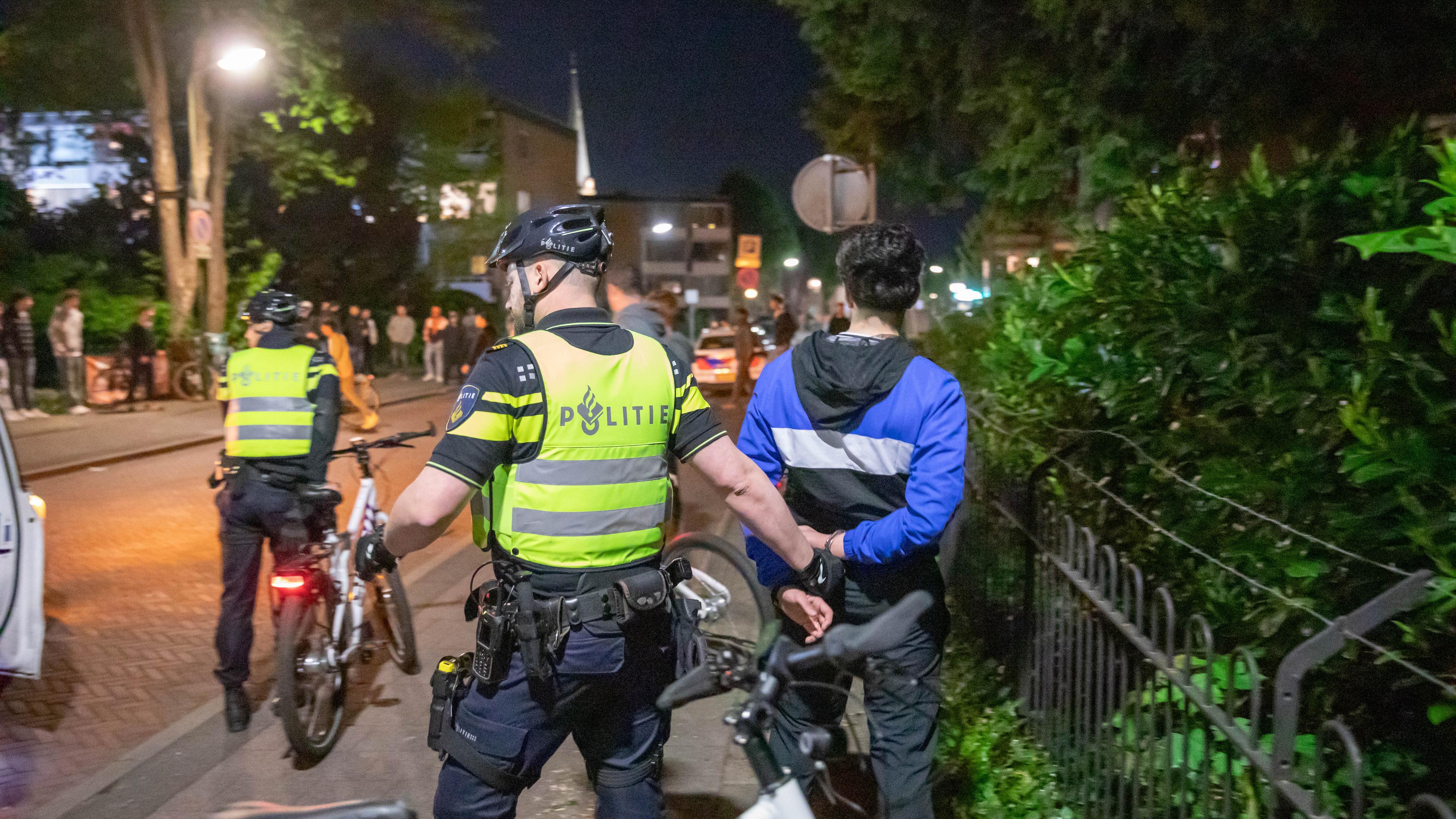 Aanhoudingen na forse vuurwerkknallen op Koningsdag in Baarn