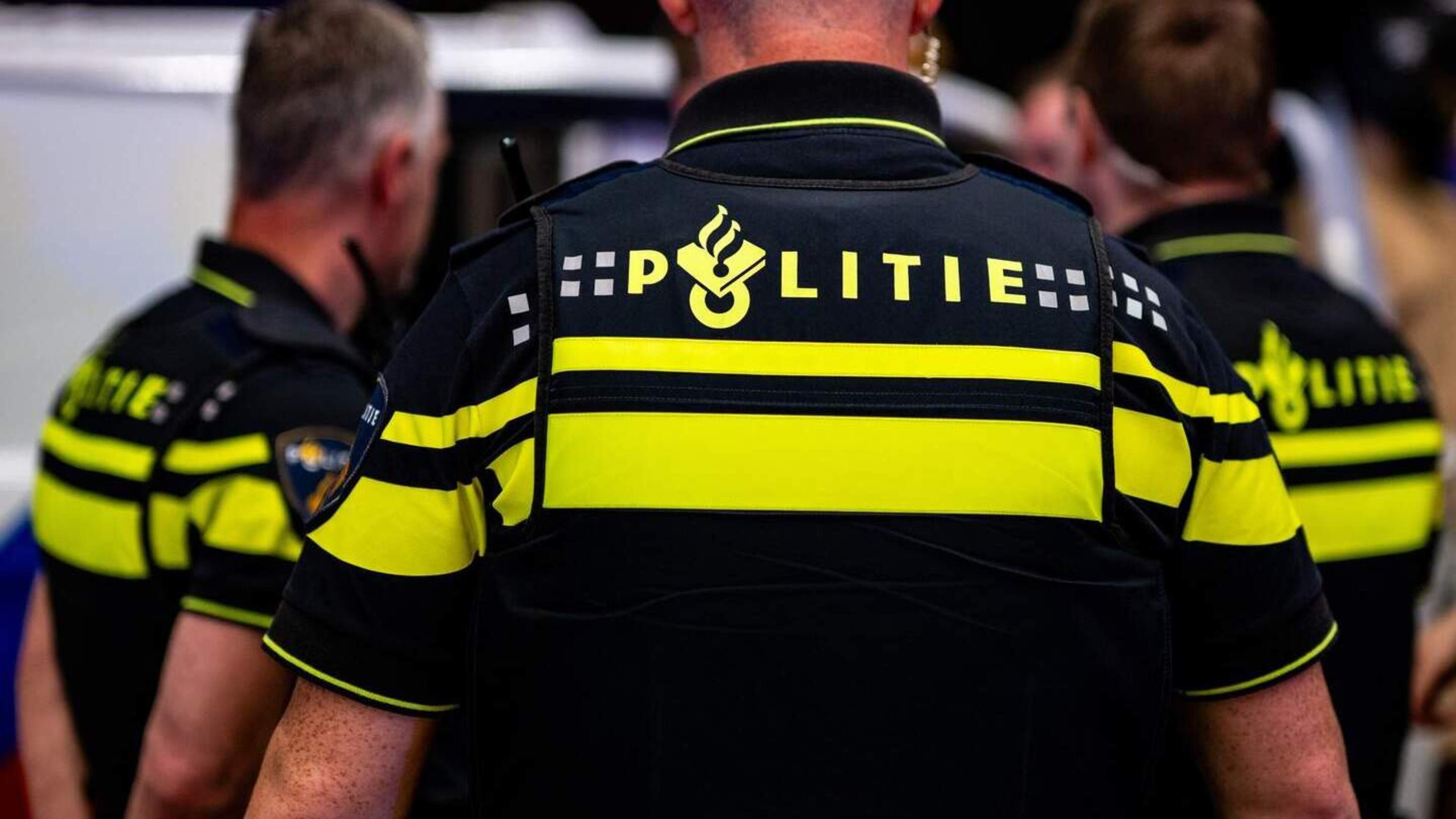 Politieagent vrijgesproken van mishandeling 18-jarige: ’Meetrekken aan haren duurde niet langer dan noodzakelijk’