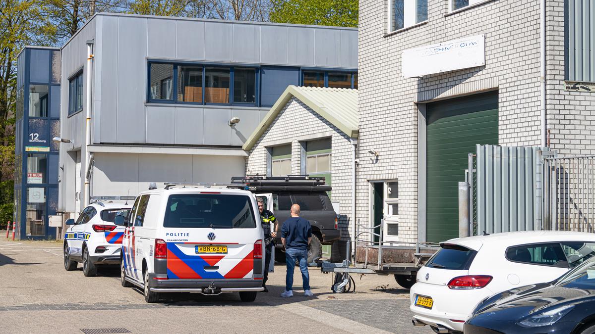 Nepmerkkleding en softdrugs aangetroffen in bedrijfspand Eemnes