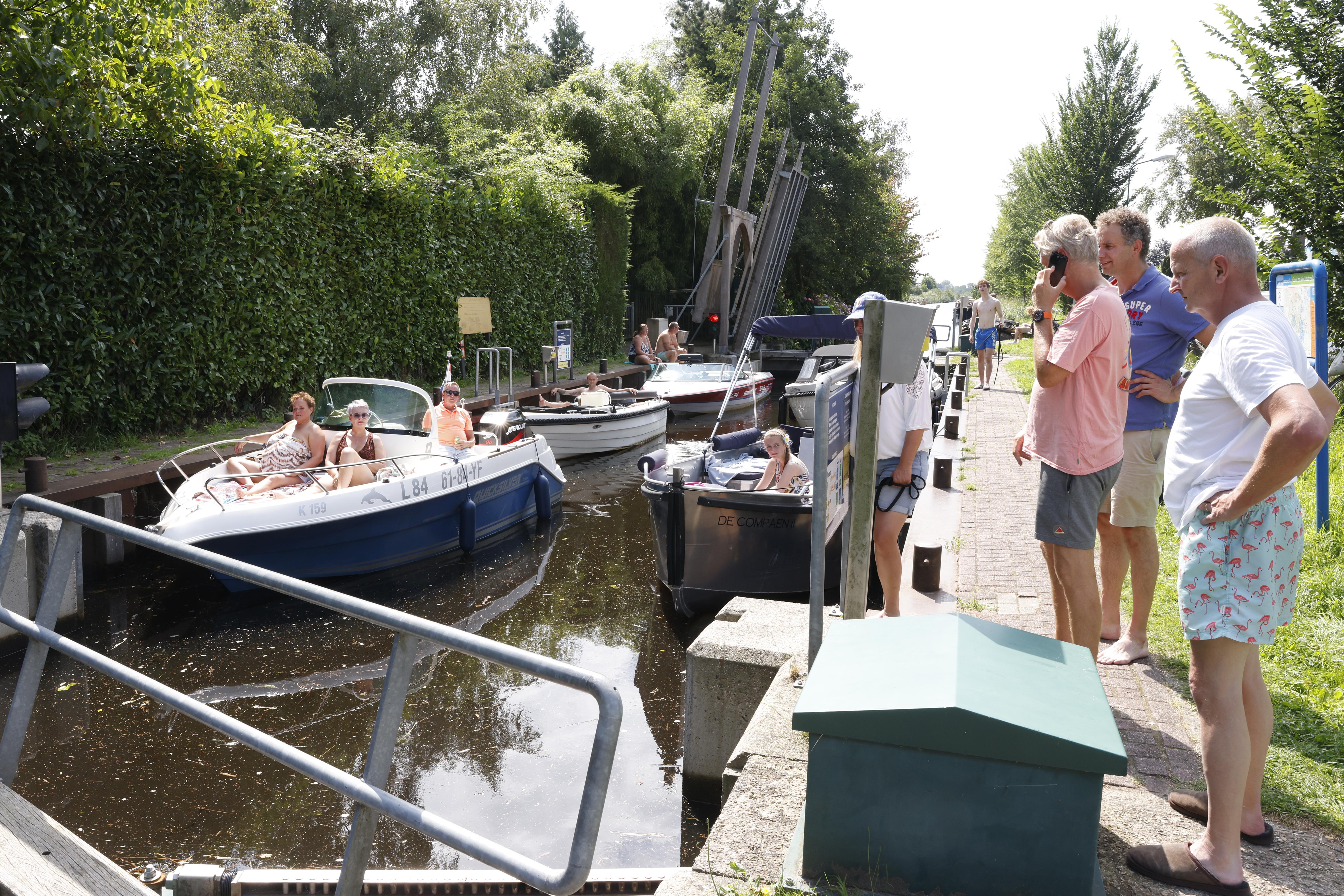 In de file bij de Raaisluis in Kortenhoef