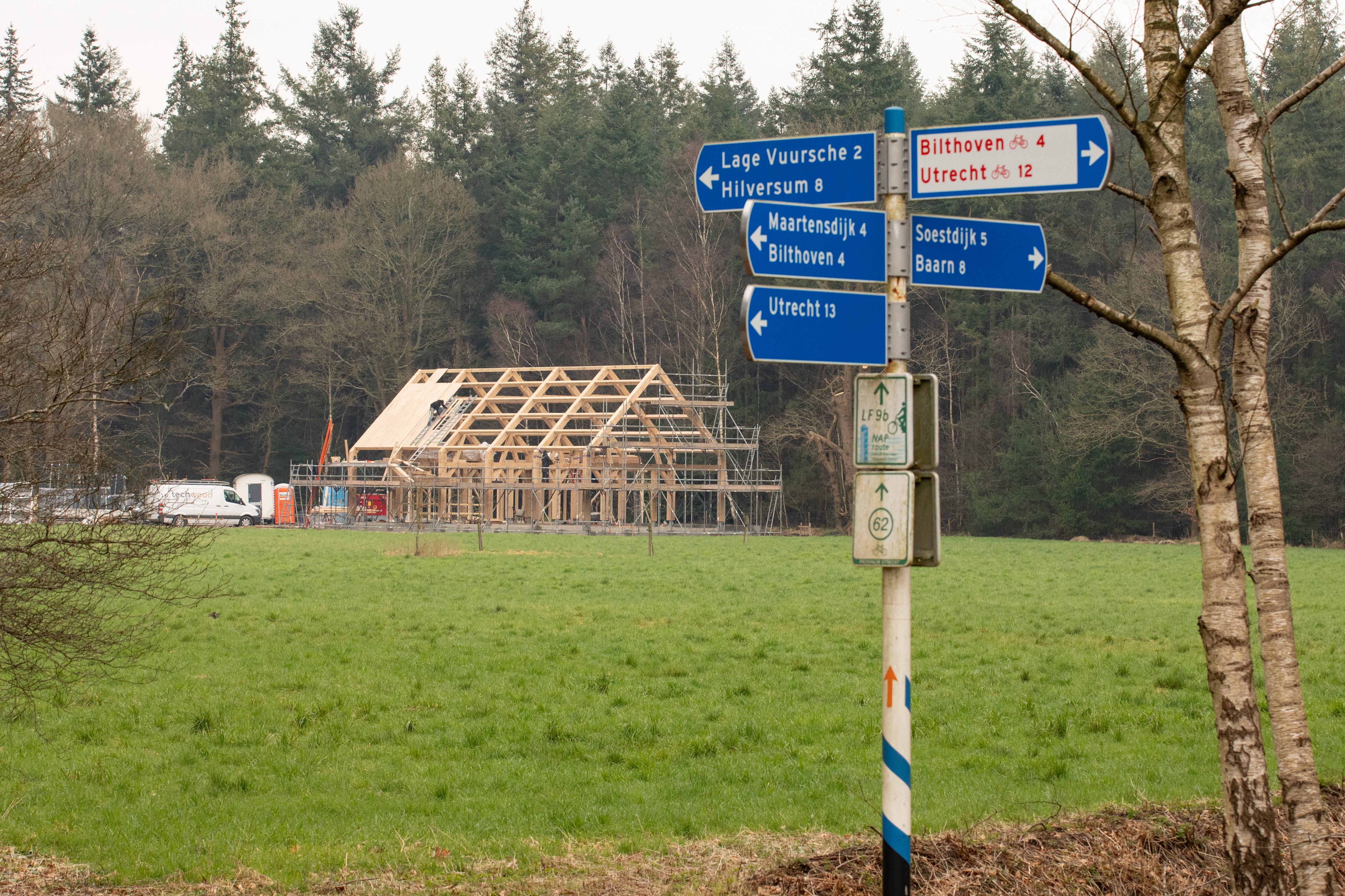 Nieuw theehuis verrijst in weiland bij Lage Vuursche, Overbosch gaat in loop van dit jaar open