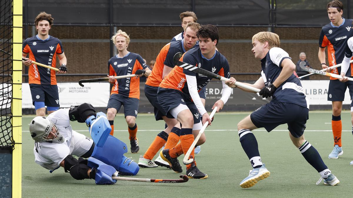 Charlie Plomp brengt Gooische op een 1-0 voorsprong.